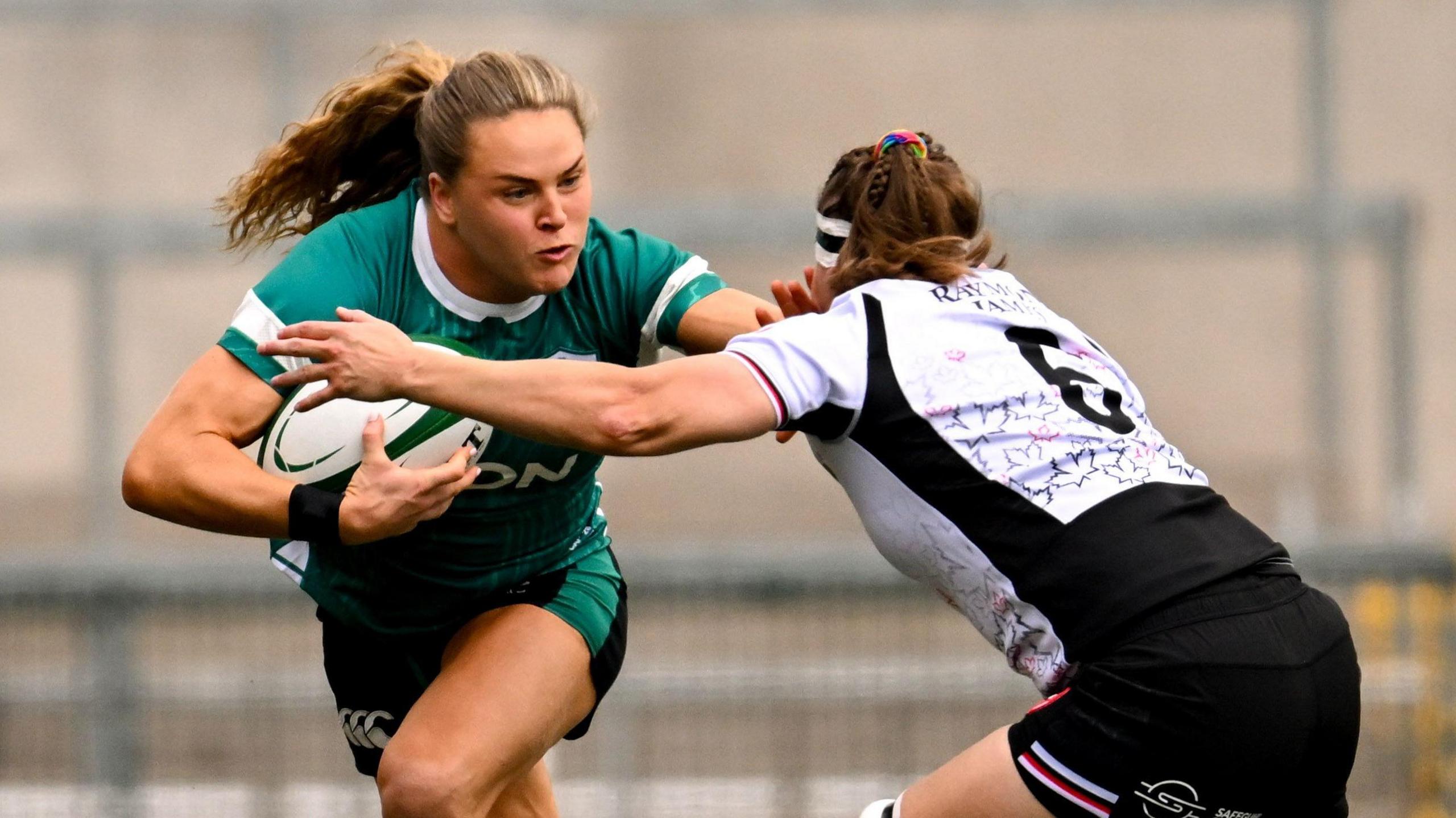 Beibhinn Parsons runs with the ball