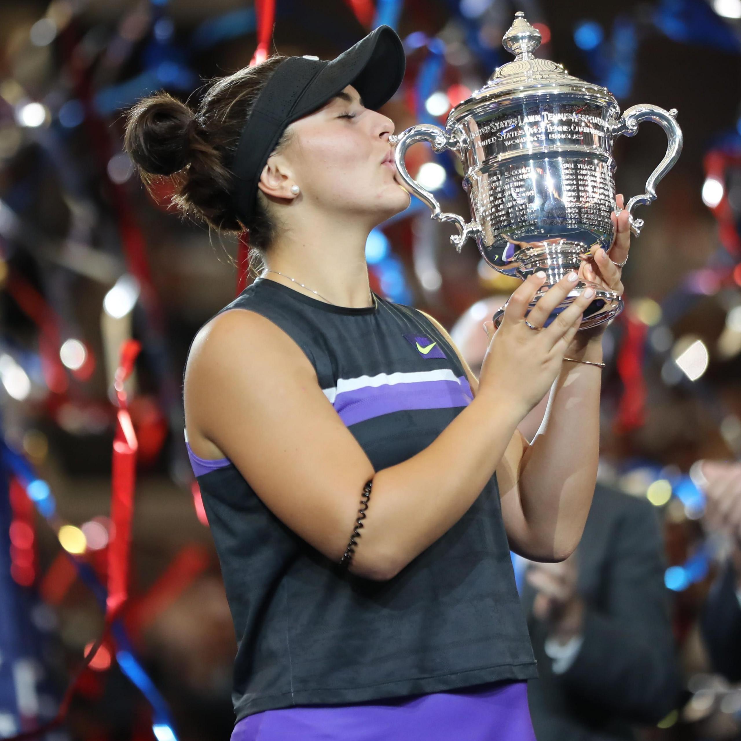Bianca Andreescu kisses the US Open surrounded by confetti
