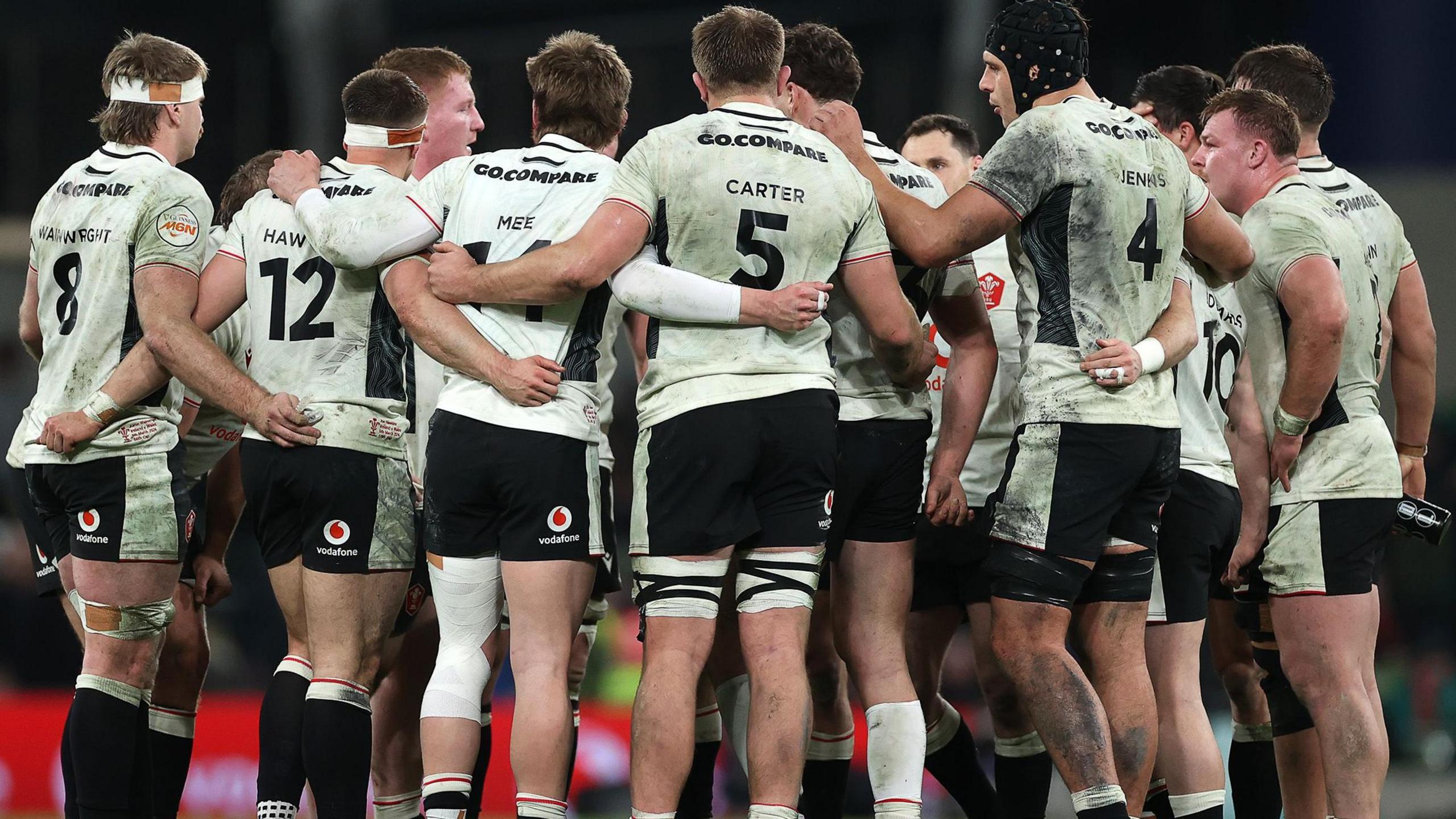 Wales players in a huddle during the 27-17 defeat by Ireland