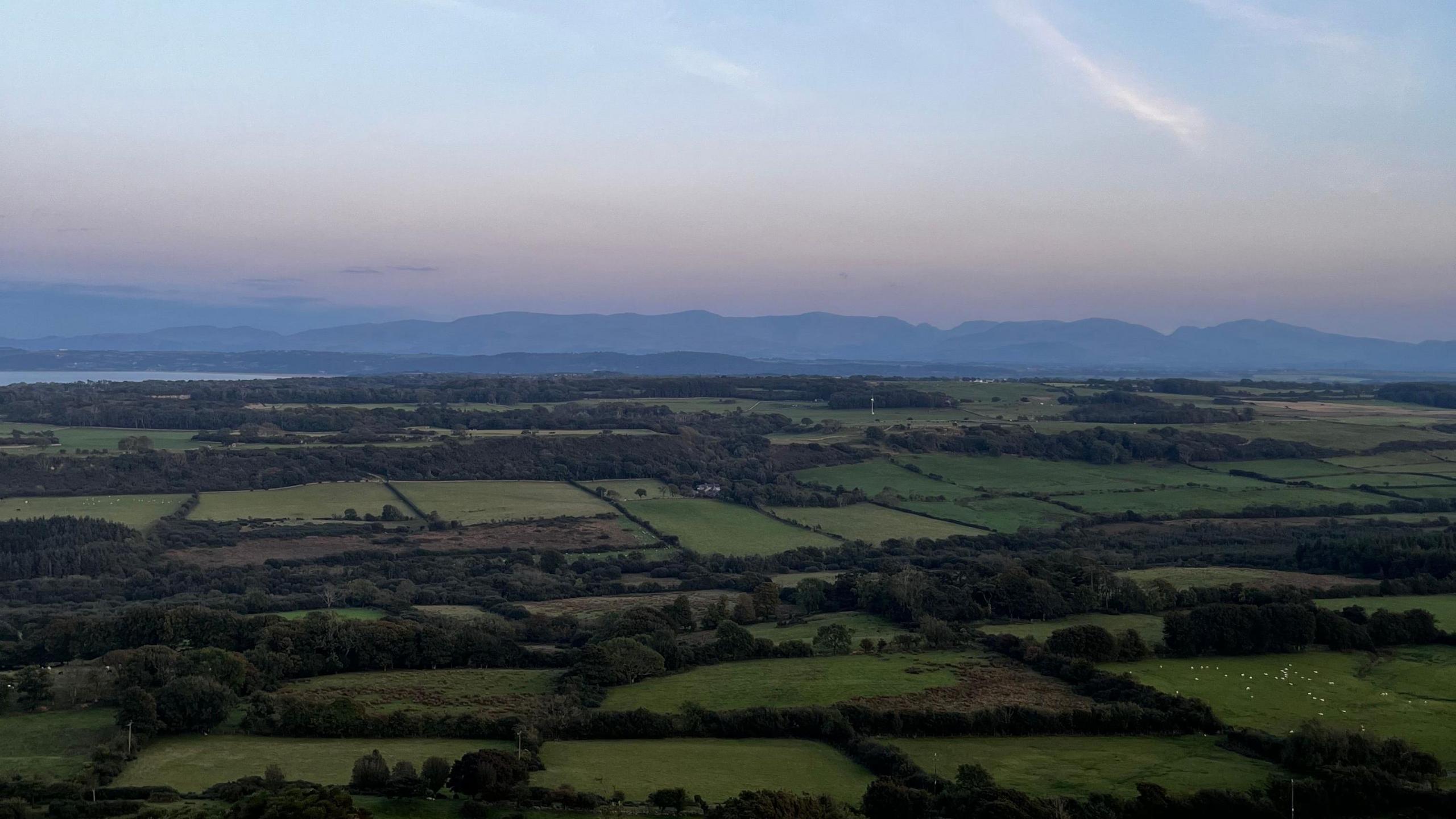 Golygfa o Fynydd Bodafon