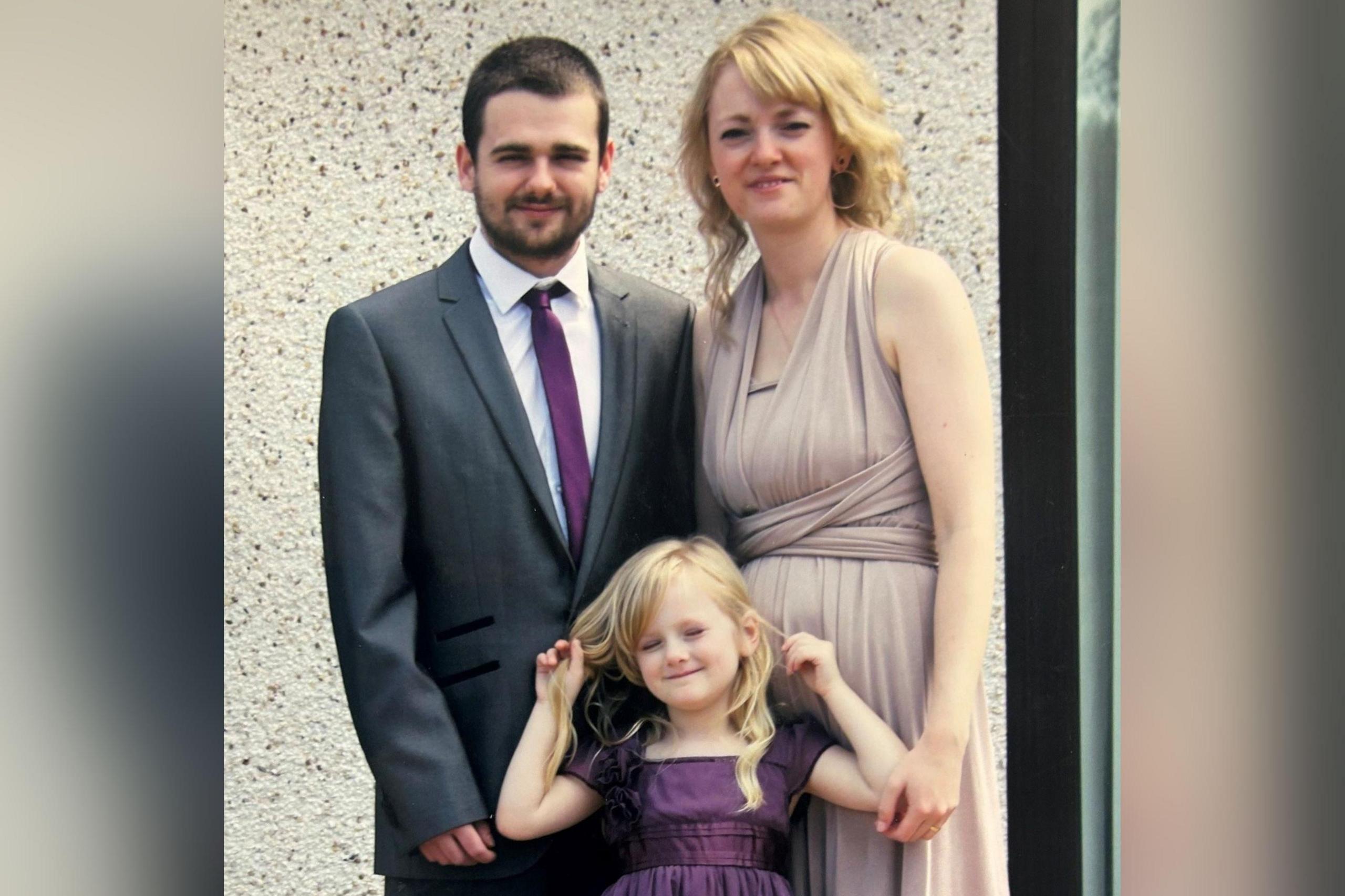 Llun o Arwyn, Sioned a Lilly