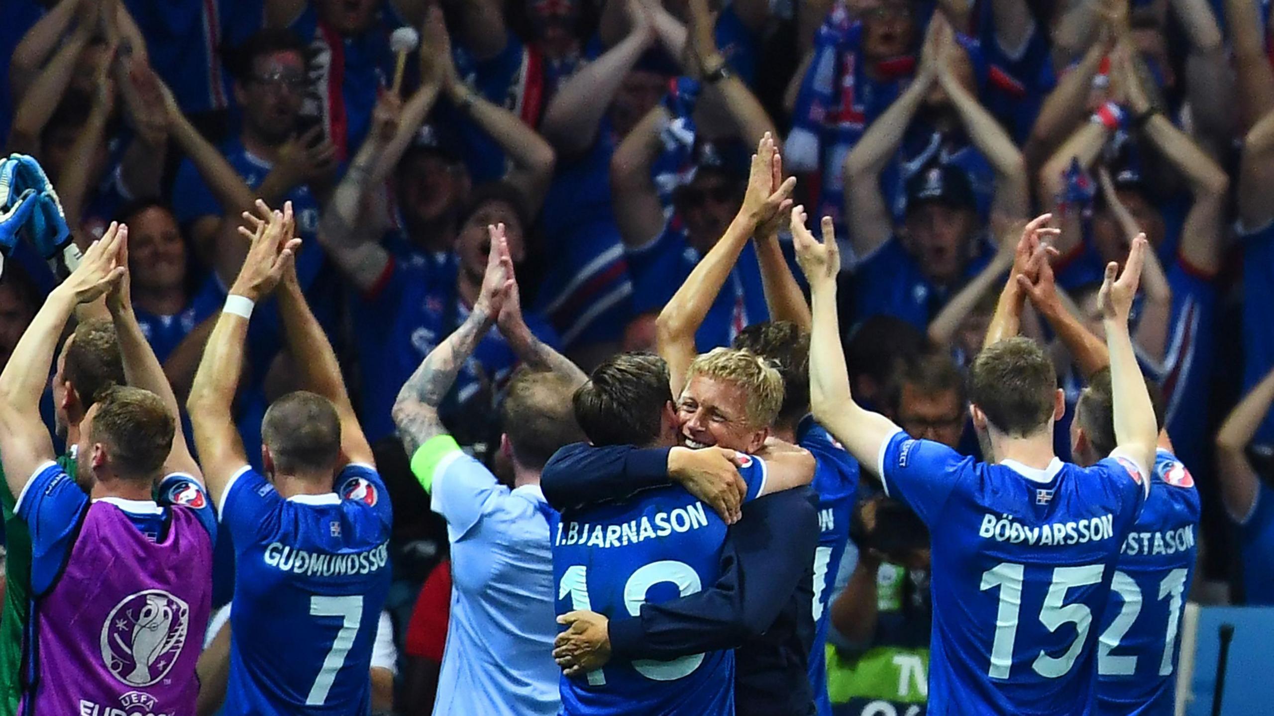 Heimir Hallgrimsson with Iceland players and fans