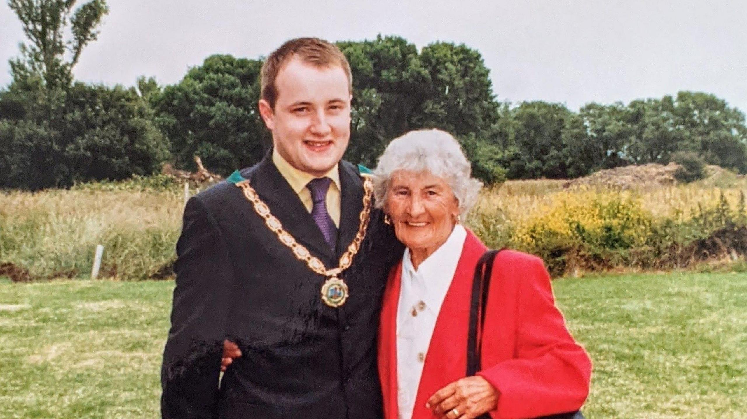 Darren Millar a'i nain