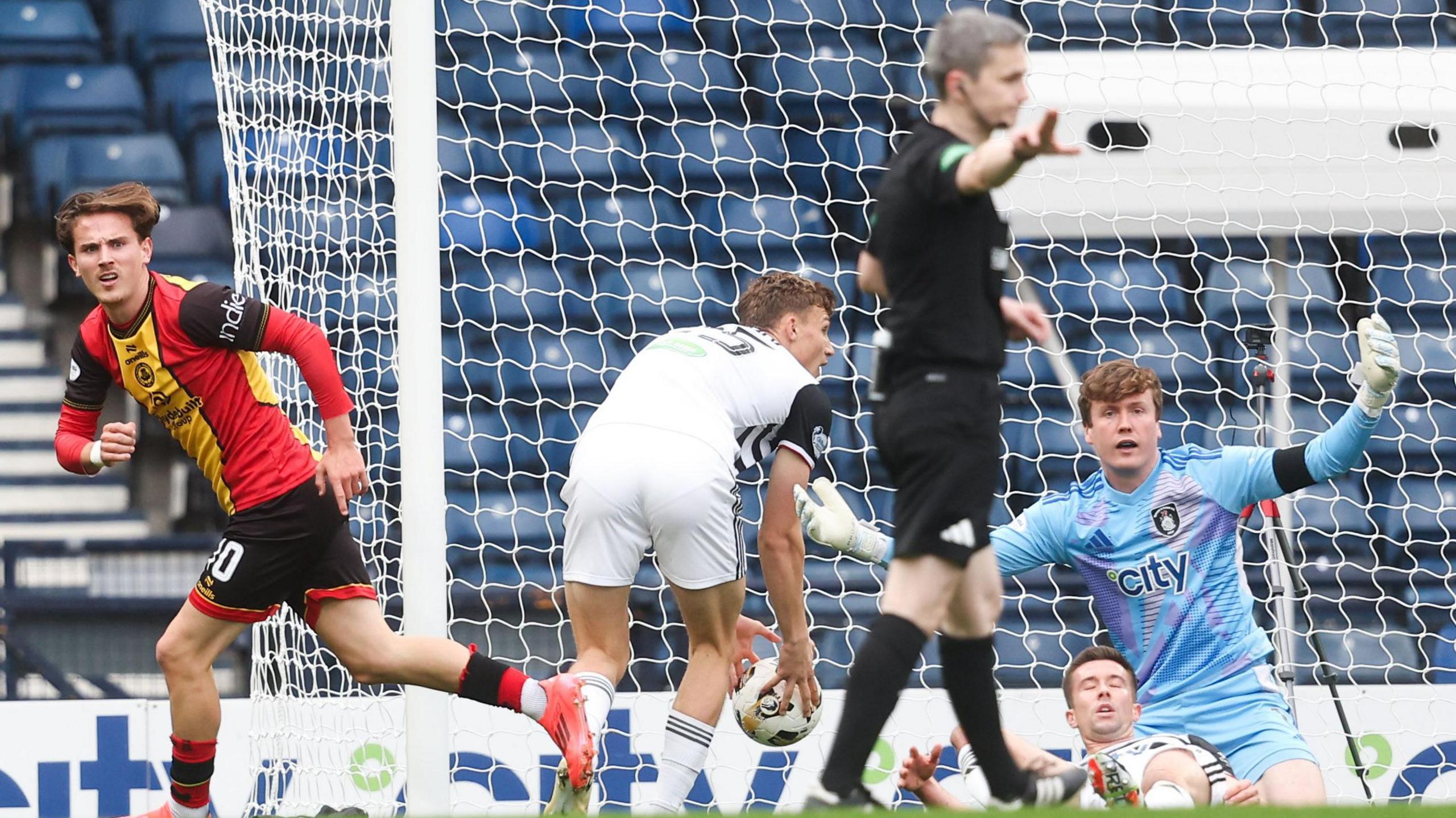 Partick Thistle and Queen's Park players