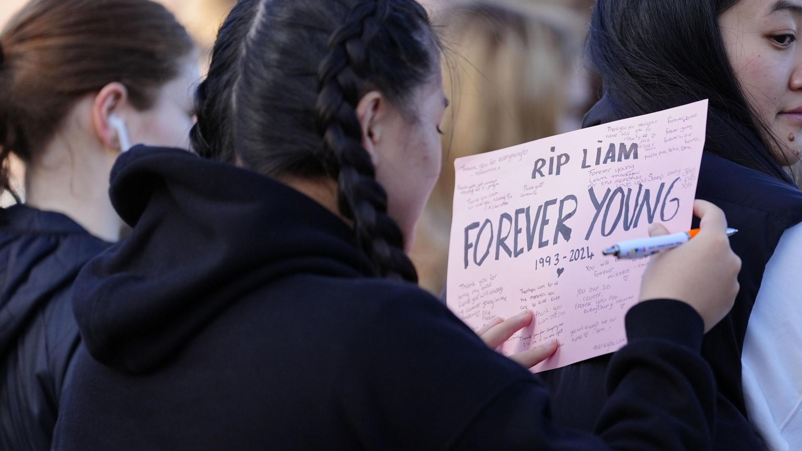 Fans across world holding vigils for Liam Payne