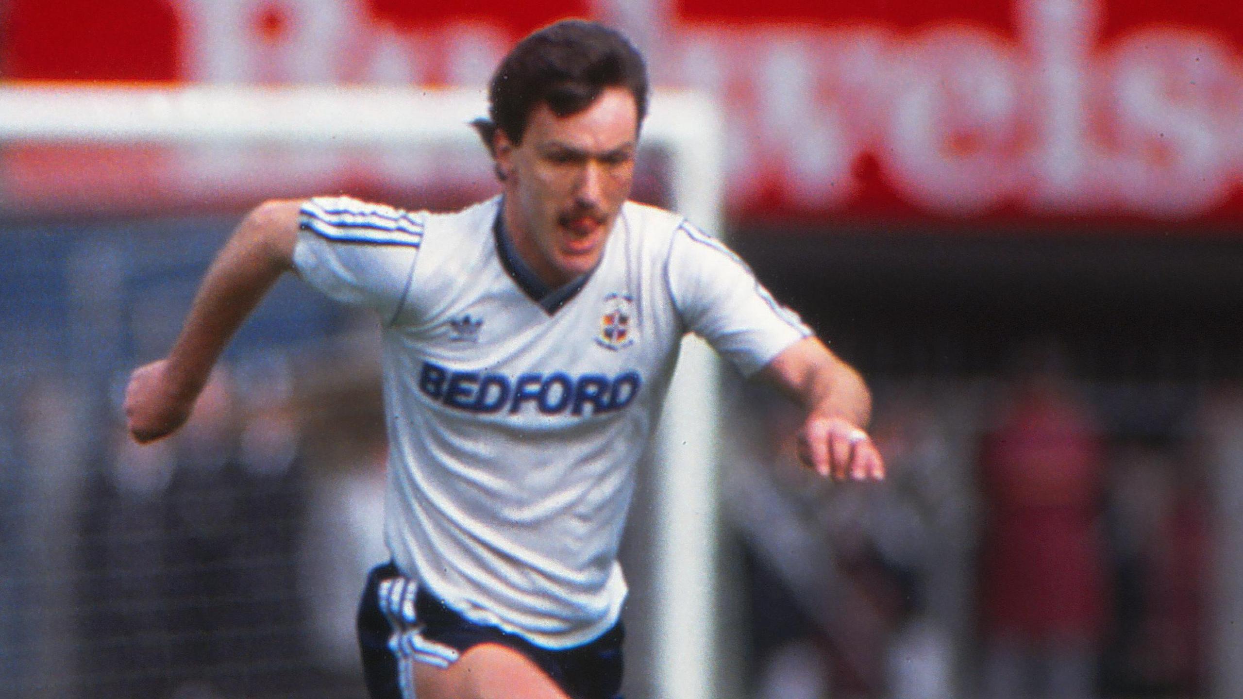 Ian Allinson playing for Luton Town