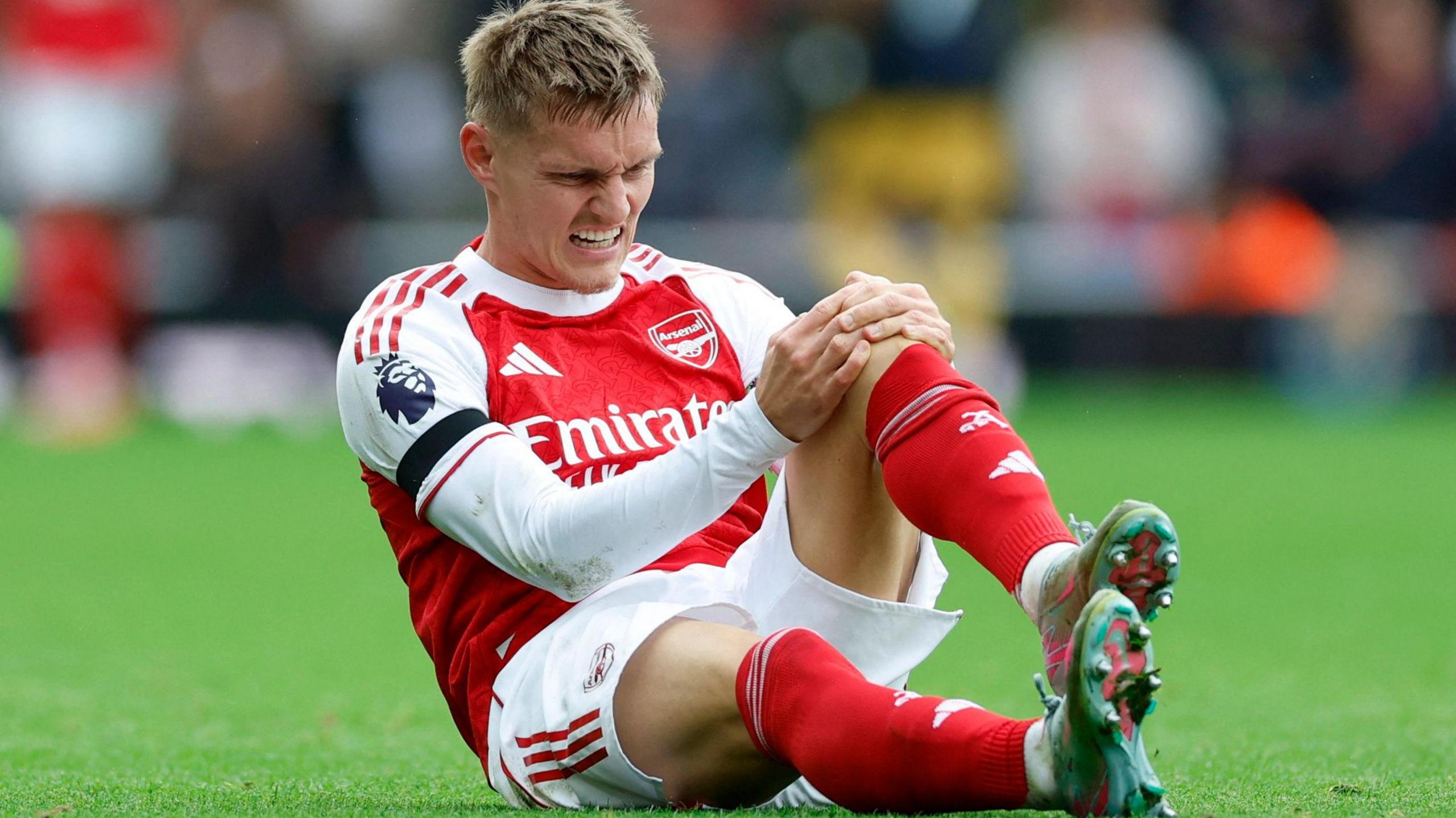 Martin Odegaard holding his knee