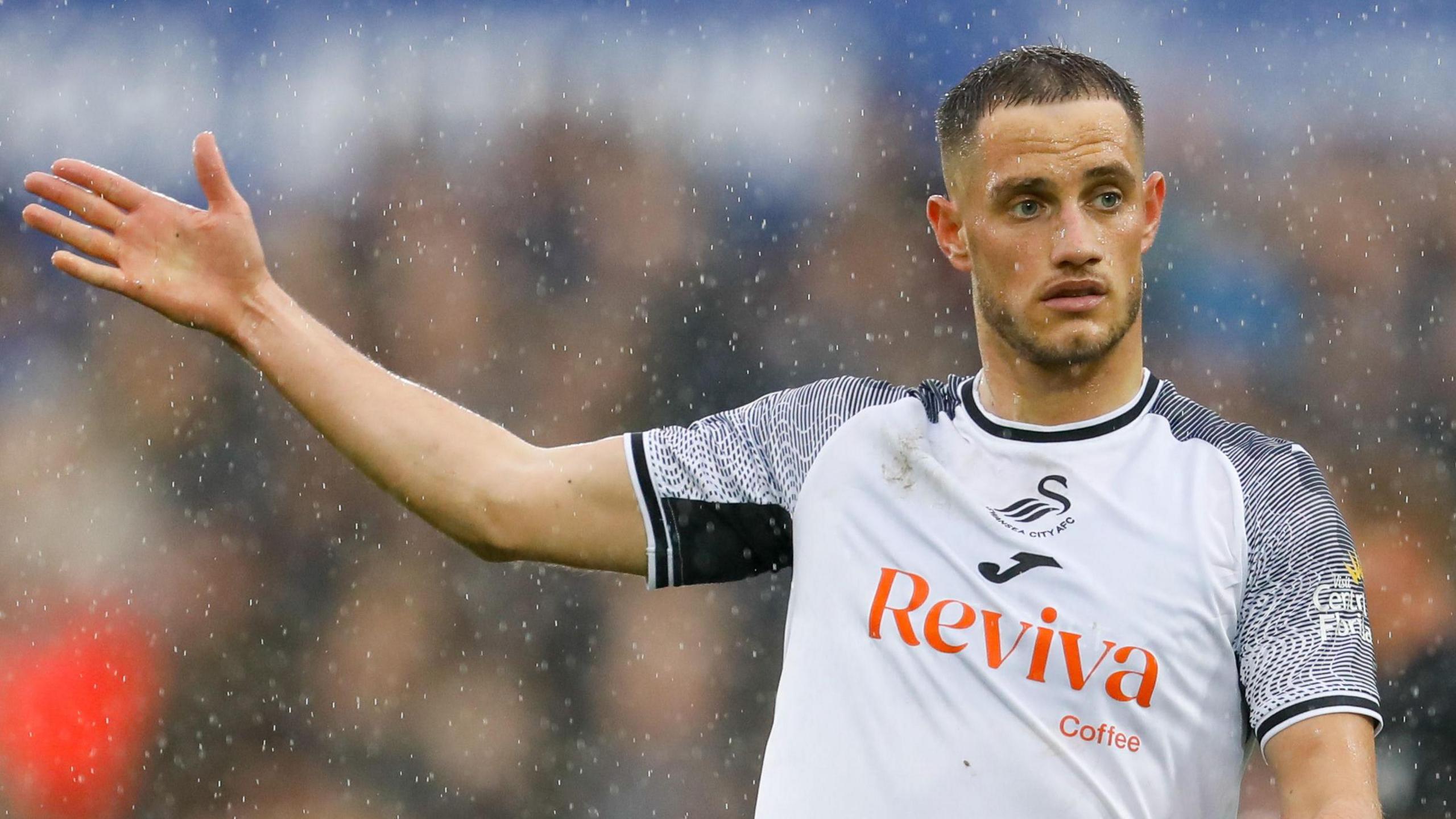 Jerry Yates in Swansea colours 