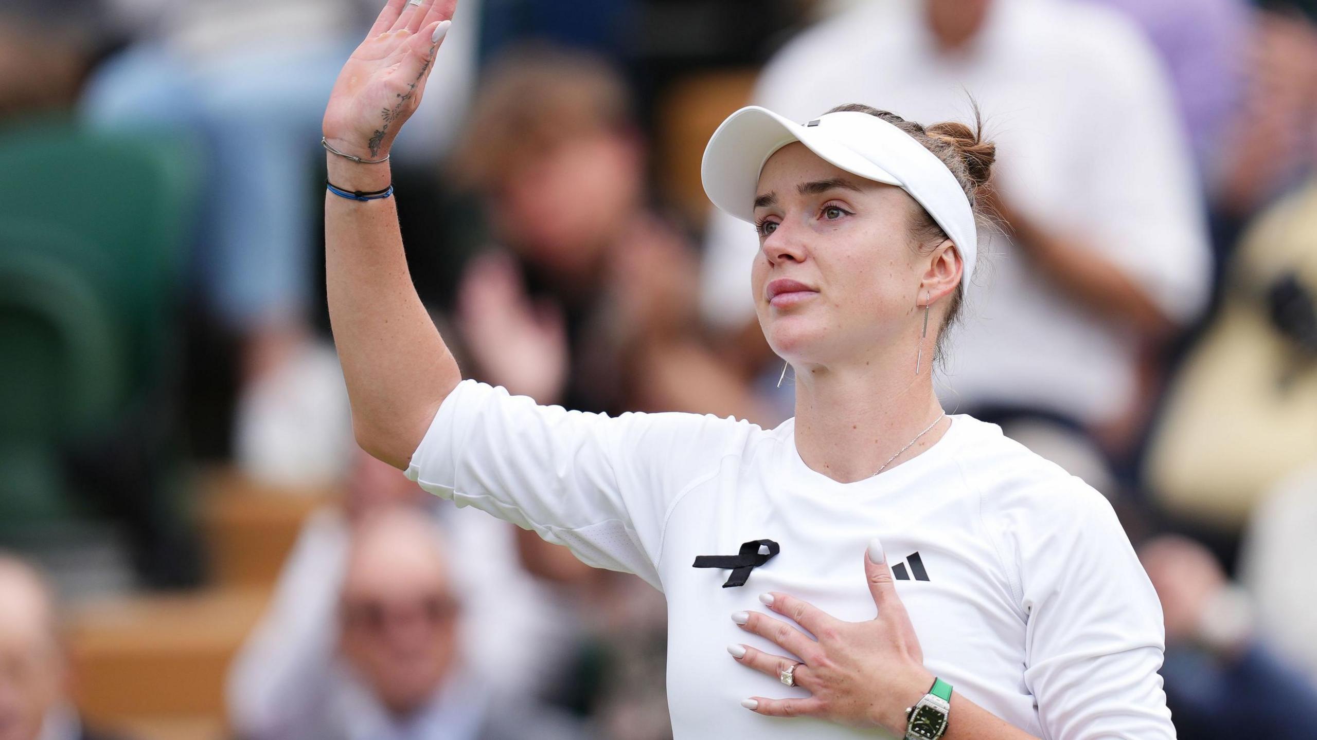 Elina Svitolina waves to the Wimbledon crowd