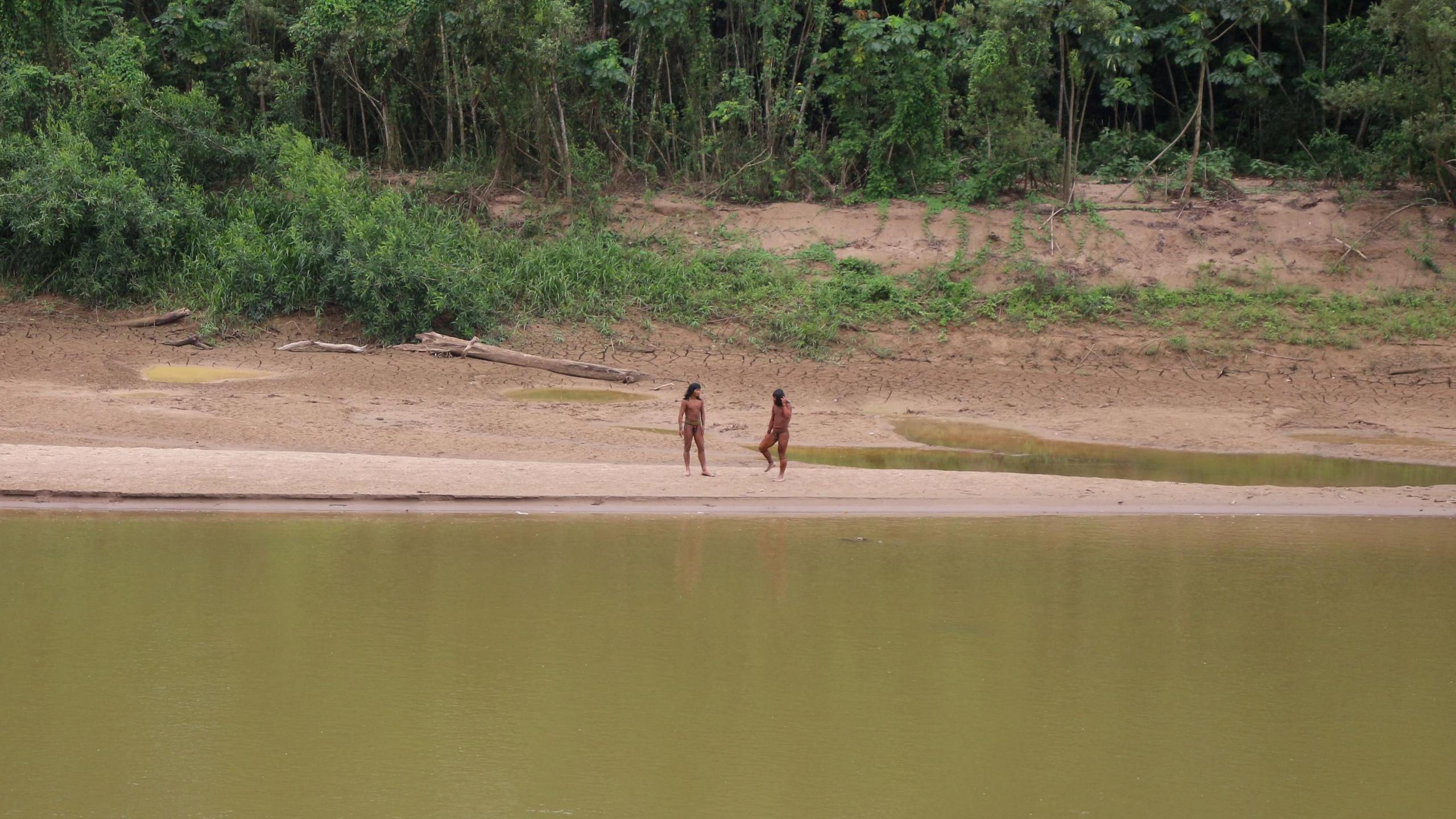 Mashco Piro people close to the banks of the Las Piedras River