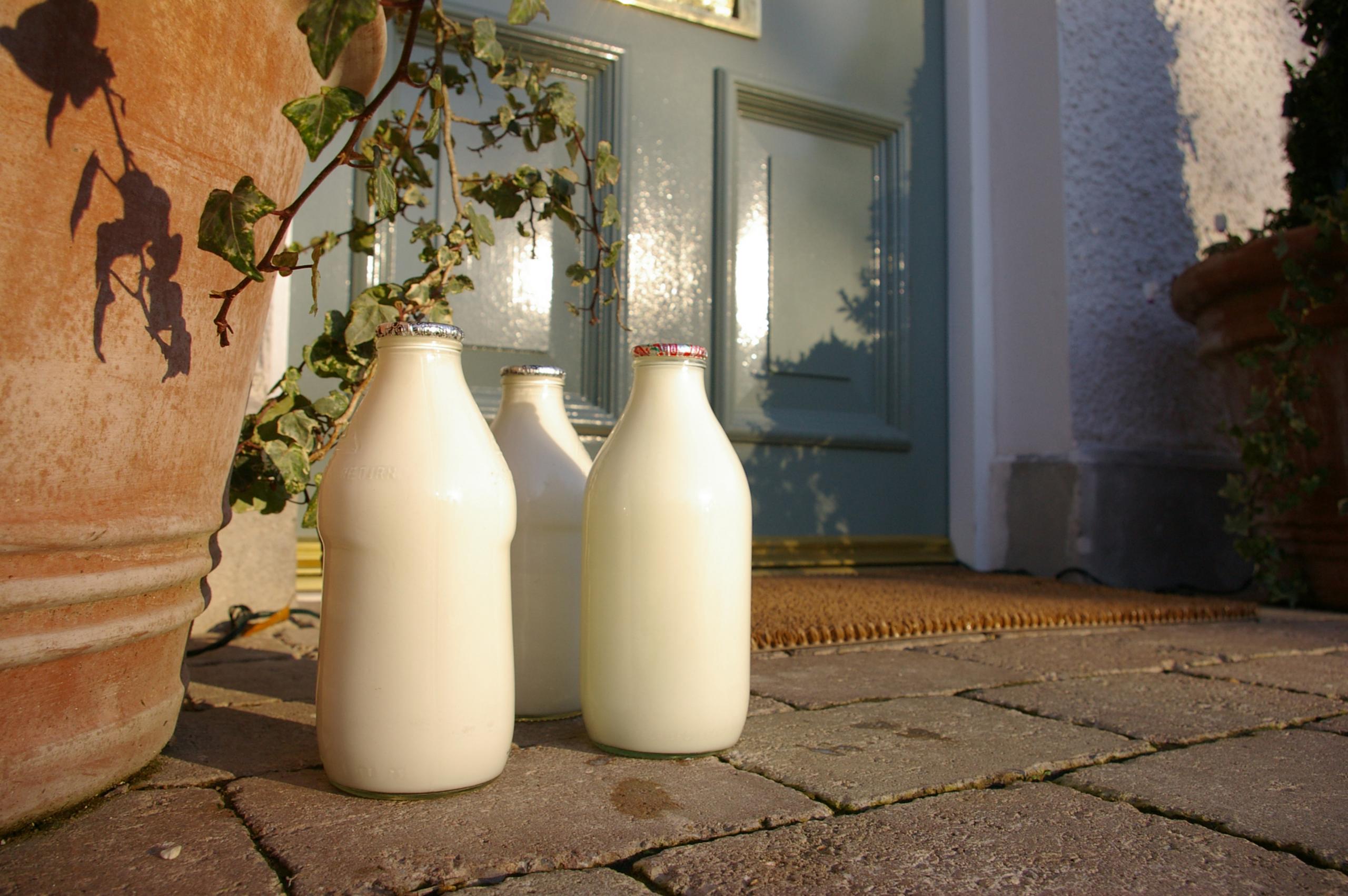 Glass-milk-bottles-on-a-doorstep.