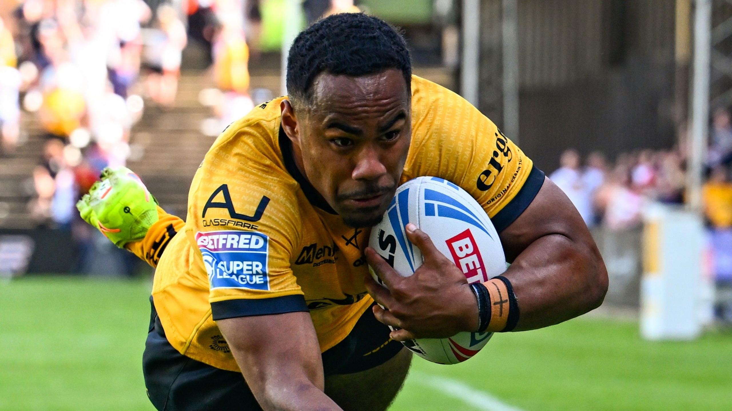 Jason Qareqare dives in for a try to Castleford