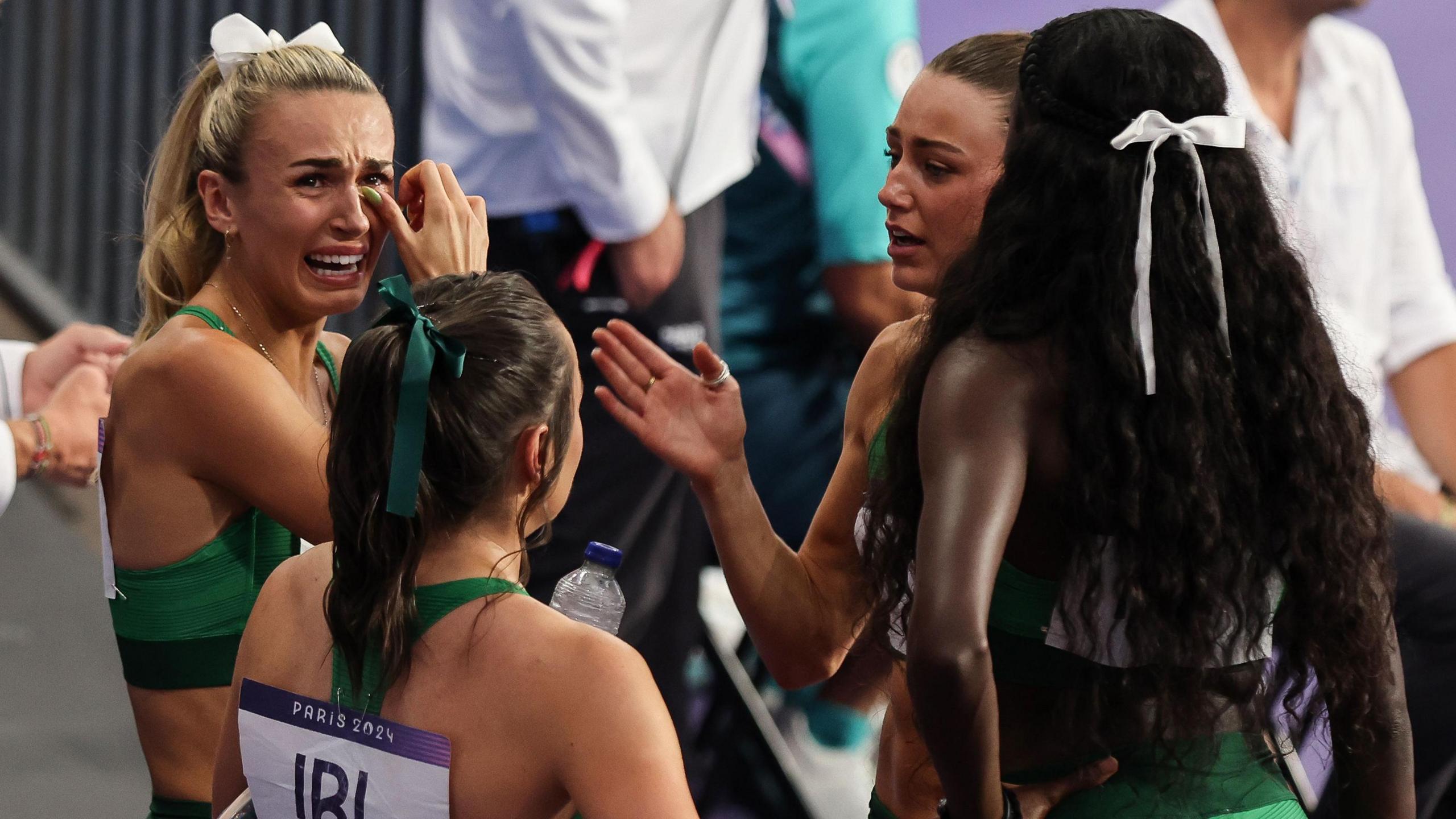 Sophie Becker consoles team-mate Sharlene Mawdsley after Ireland women's 4x400m relay team narrowly missed out on an Olympic medal