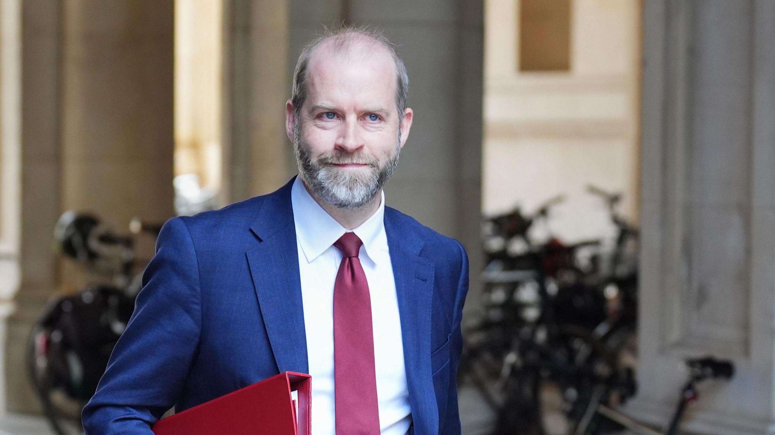 Business secretary Jonathan Reynolds in a suit and tie.