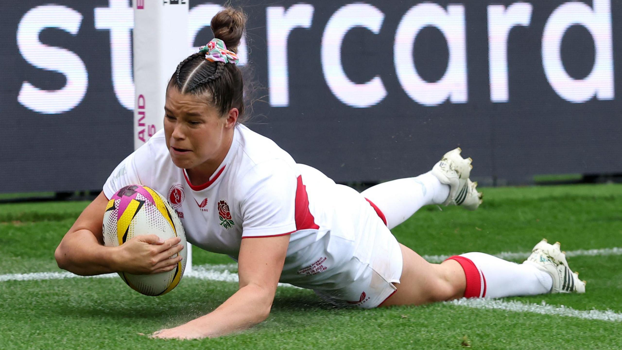 Jess Breach dives