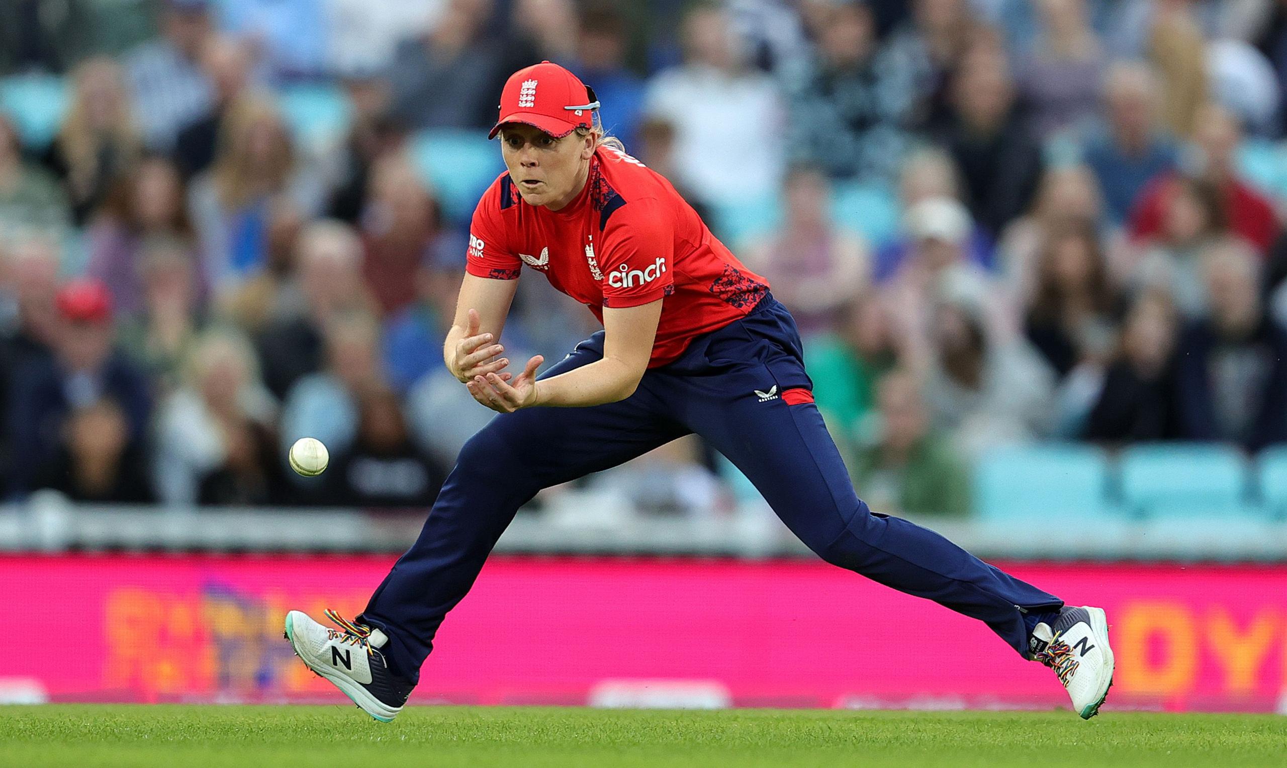 Heather Knight fielding a ball