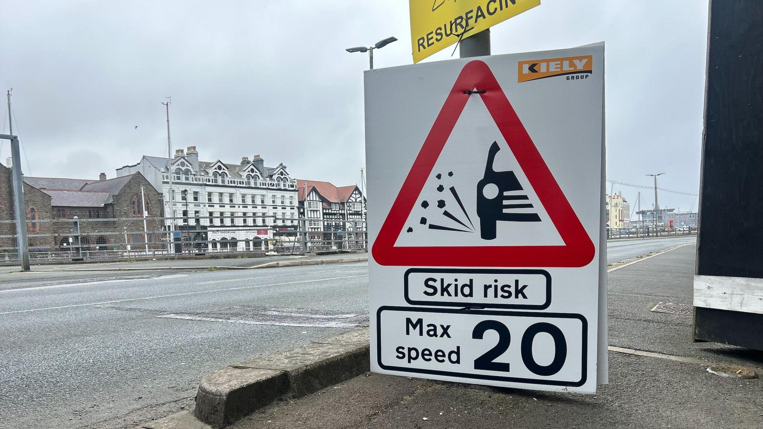 A sign reads skid risk, Max speed 20mph on south quay.