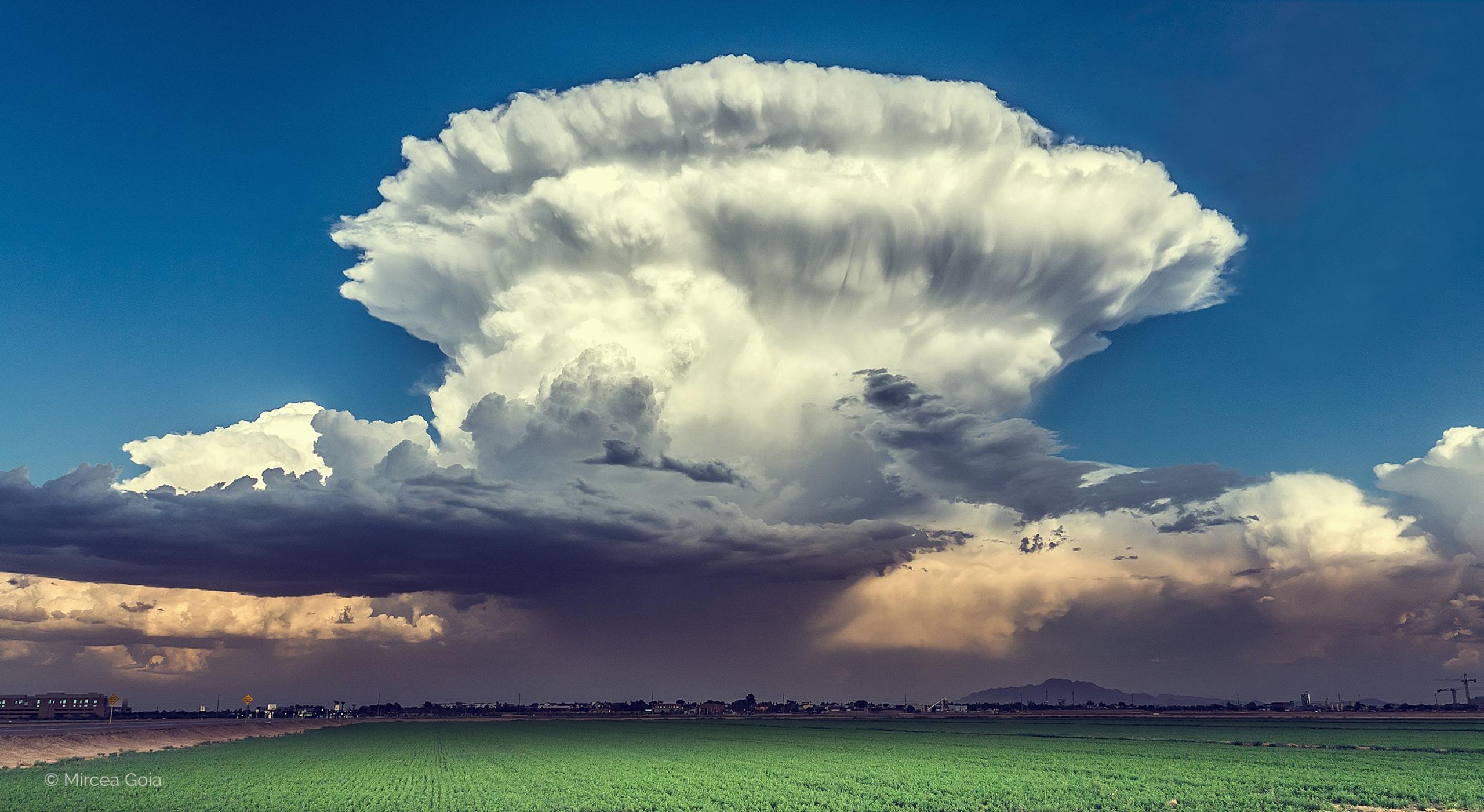 Huge thunderstorm cloud with a dark cloud beneath it