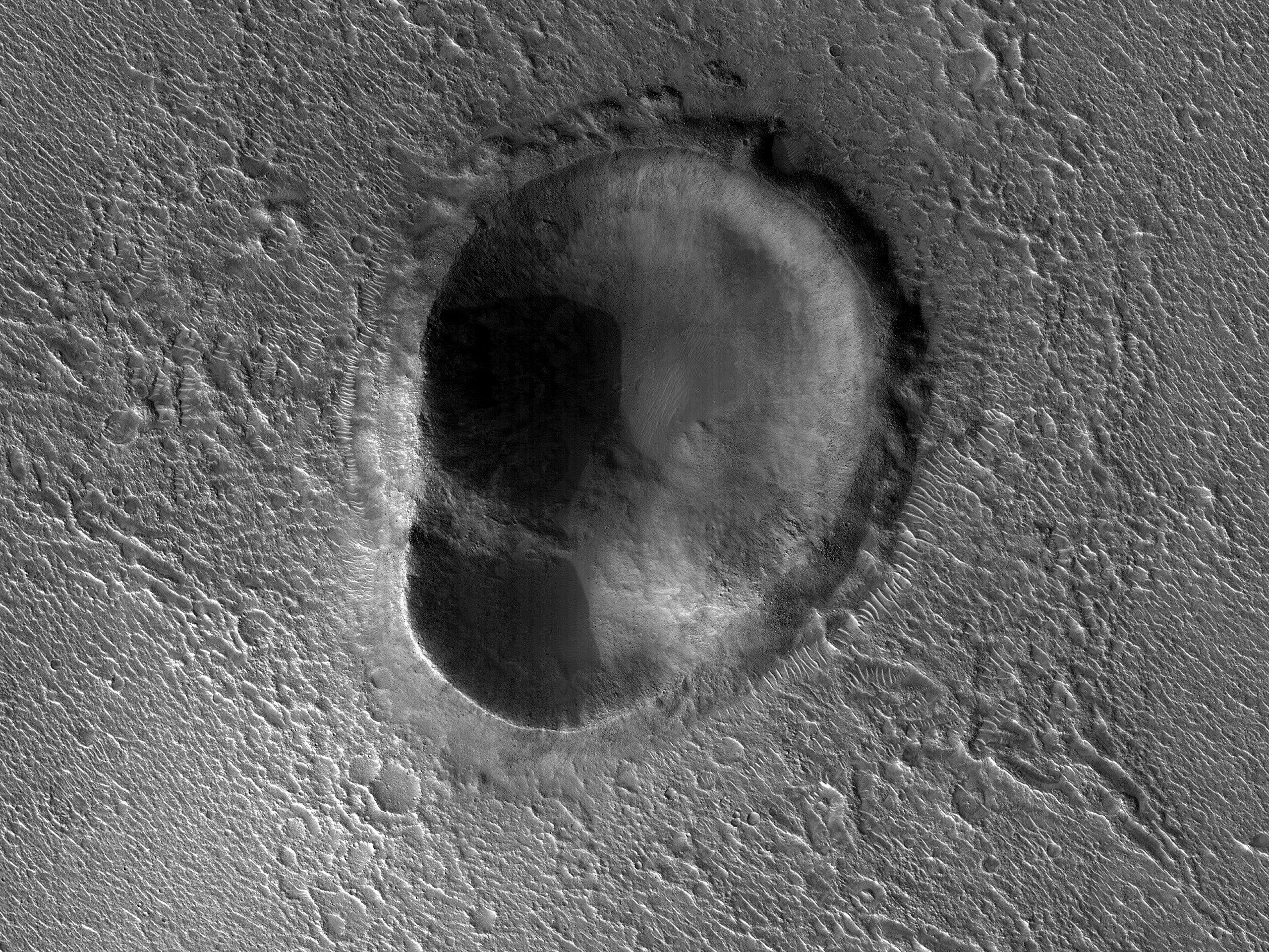 ear-shaped-crater-on-Mars.