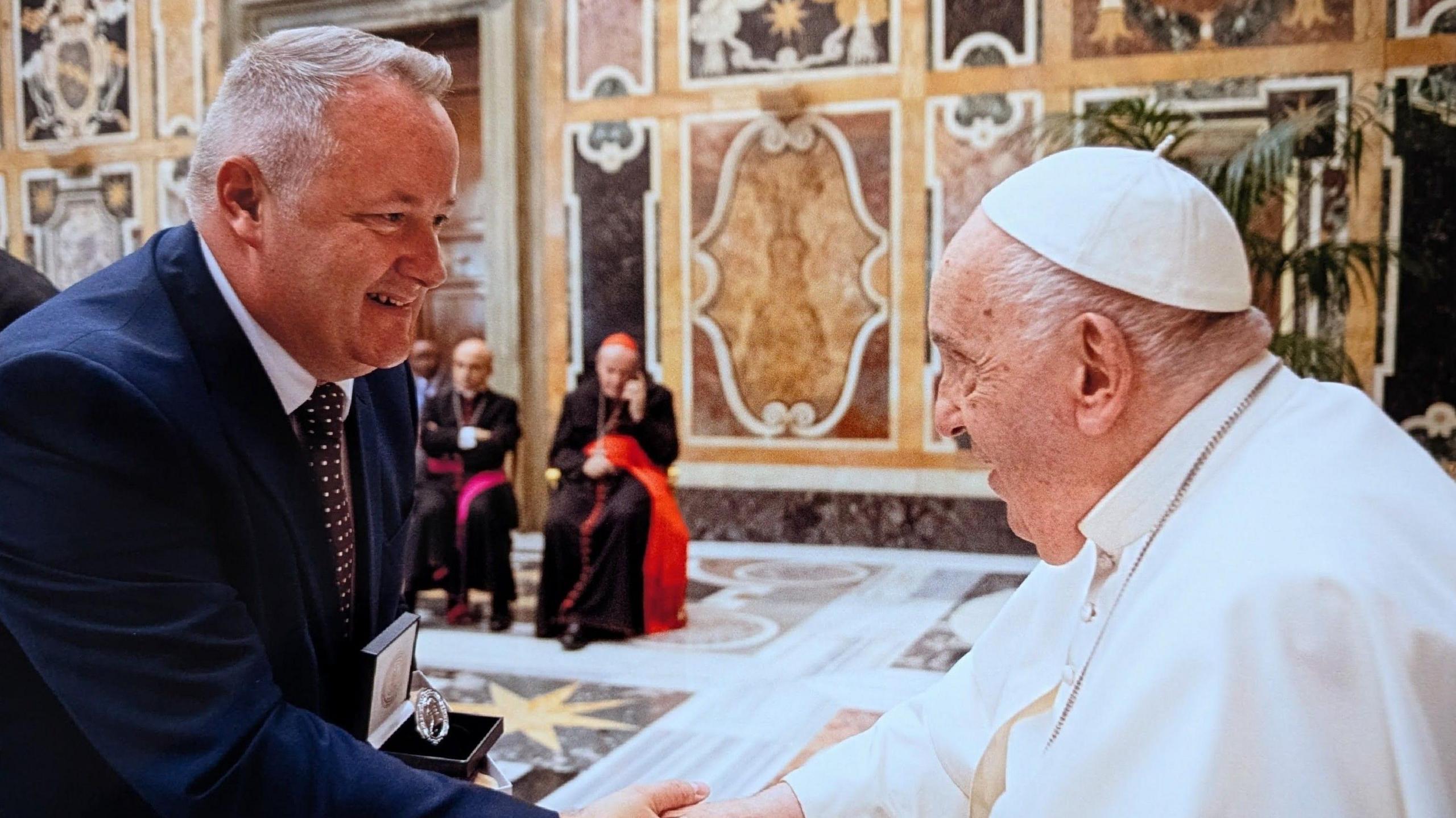 Darren Millar a'r Pab