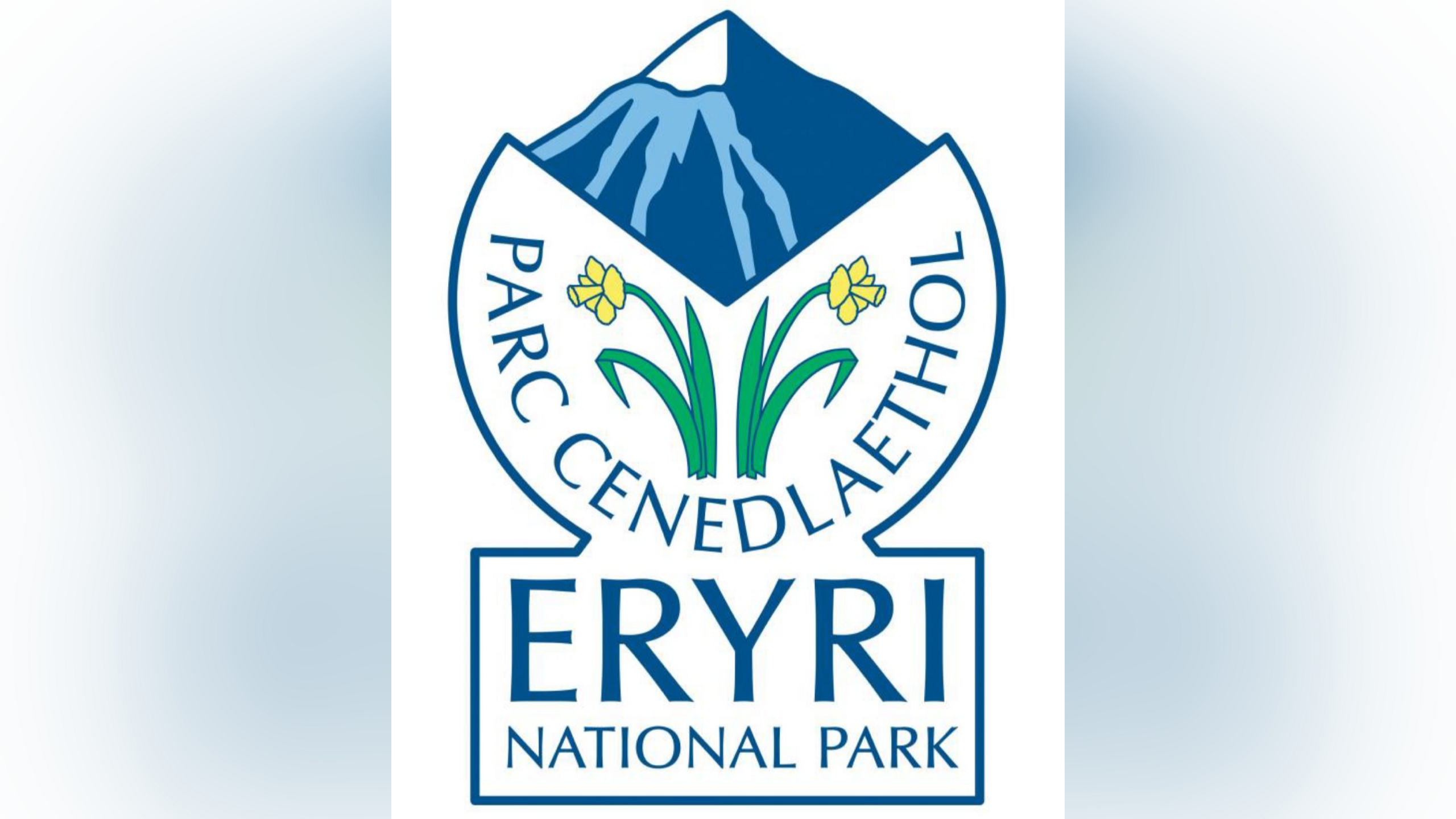 Logo newydd Parc Cenedlaethol Eryri