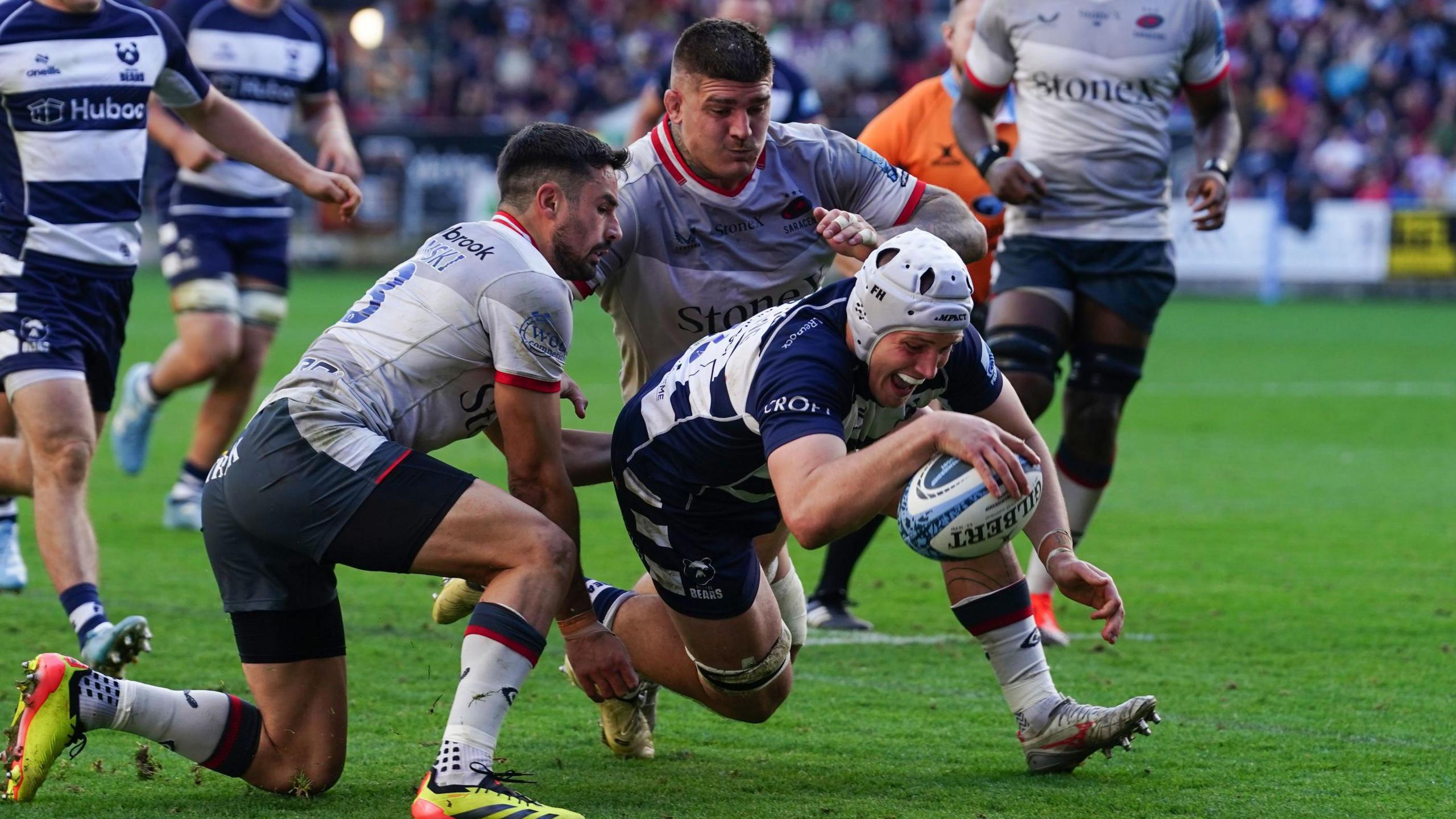 Fitz Harding scores a try for Bristol