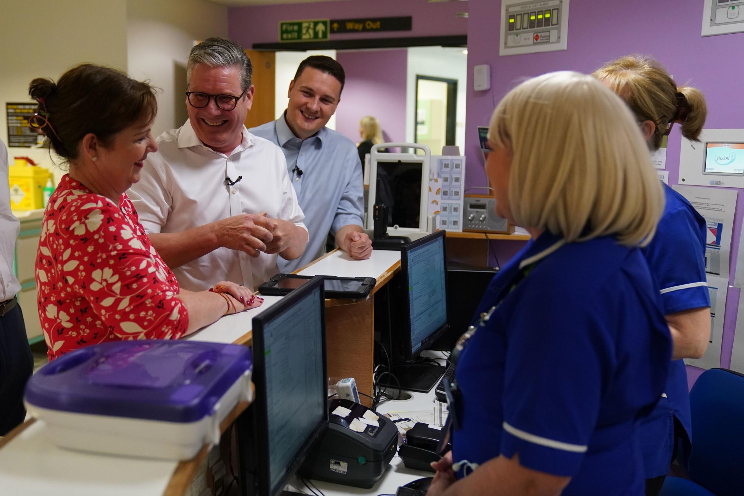 Wes Streeting and Keir Starmer visiting a hospital