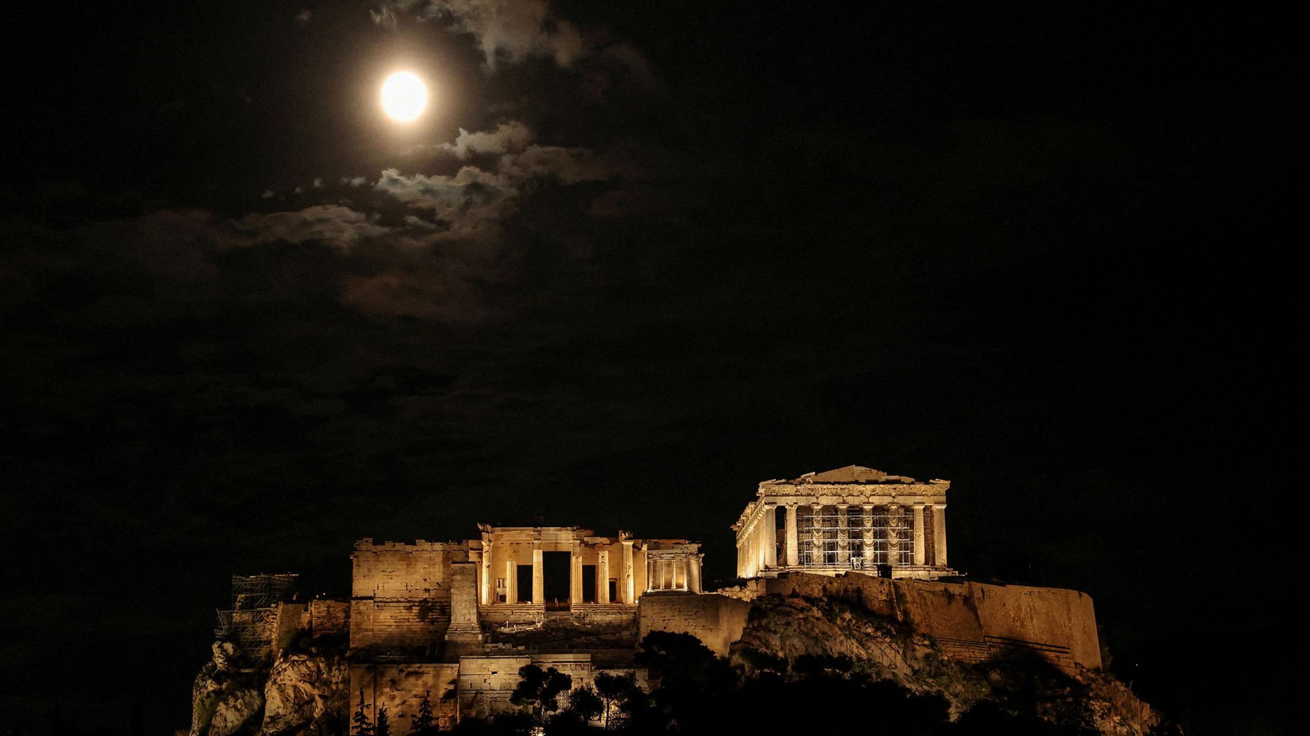 The "Beaver Moon" supermoon appears above the Acropolis in Athens, Greece, November 5,