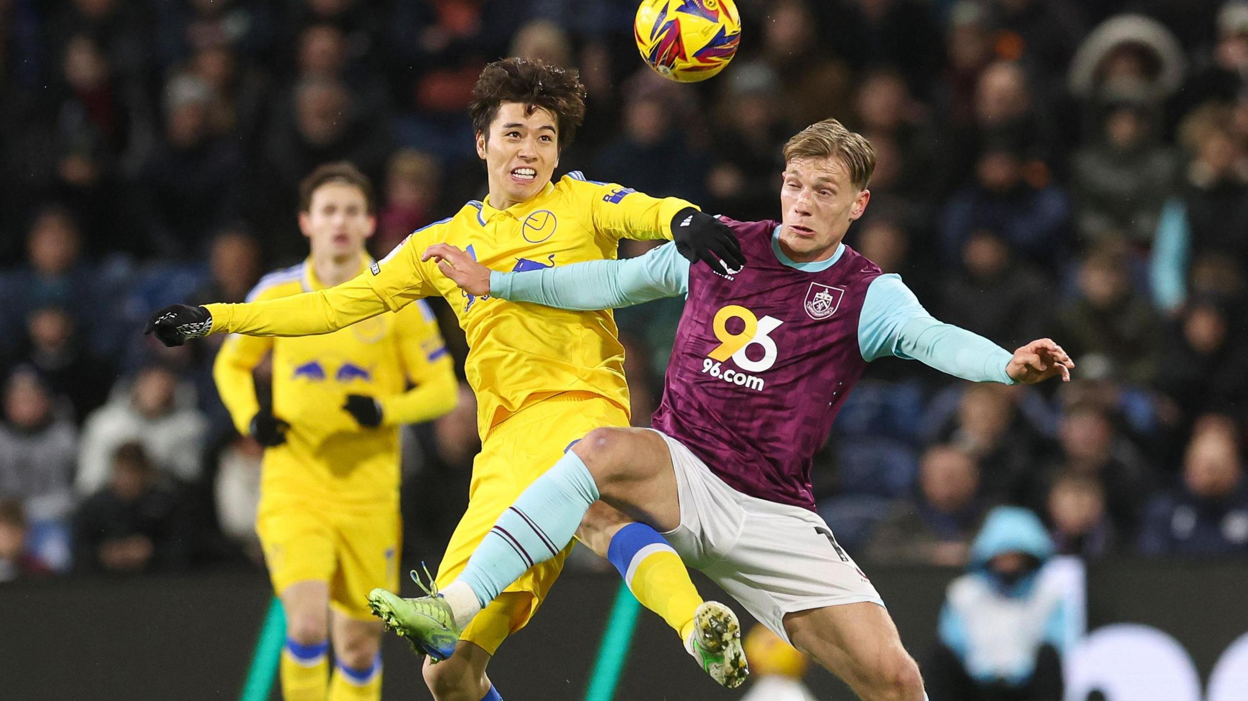 Ao Tanaka and Zian Flemming battle for possession