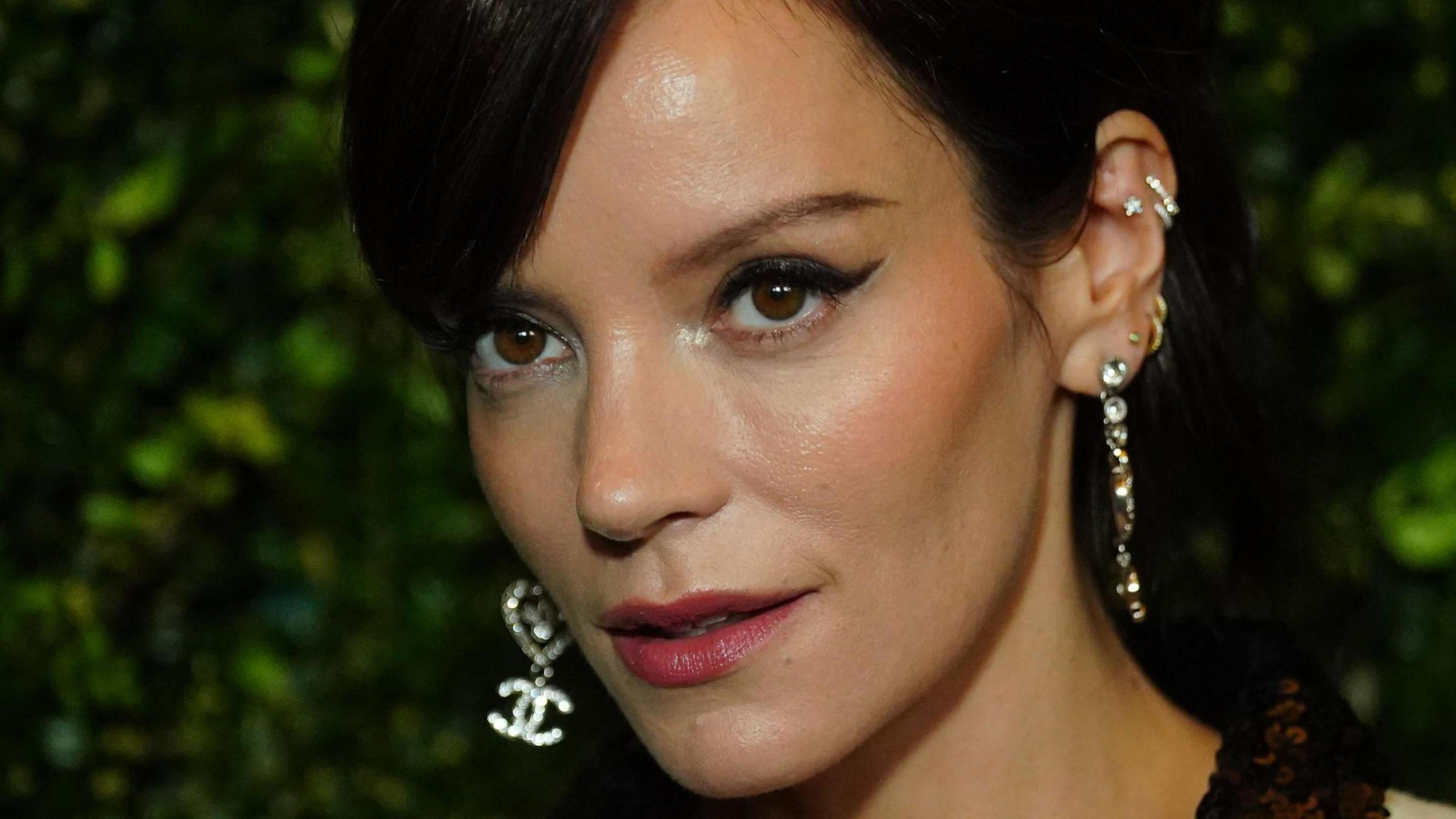 Close up of Lily Allen with dangly earrings