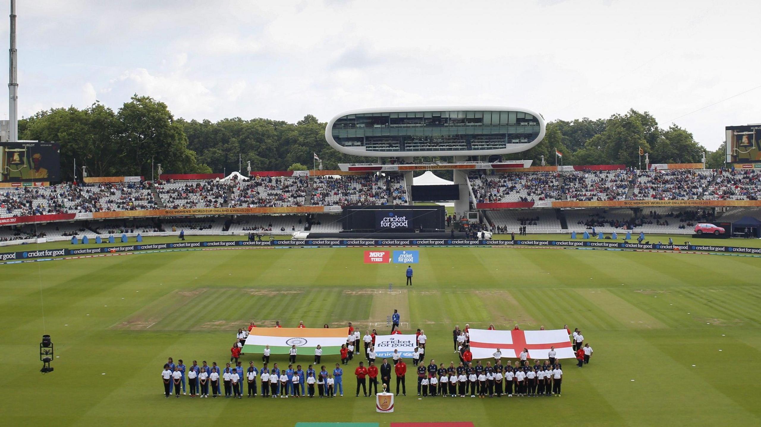 The teams line up at Lord's before the 2017 World Cup final