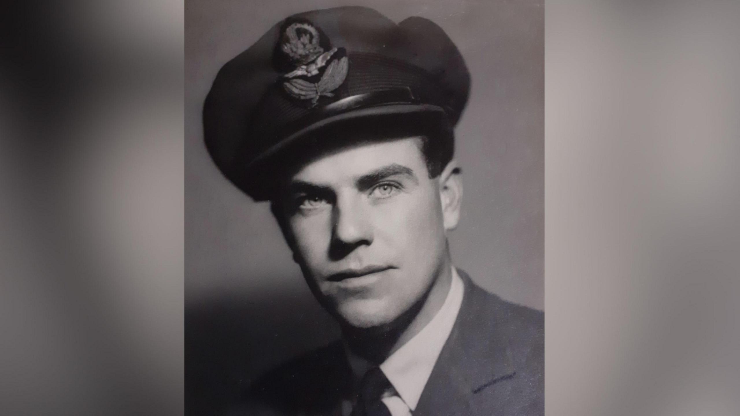 Black and white photo of RAF squadron leader Bill Irving from Cwmbran pictured in RAF uniform.