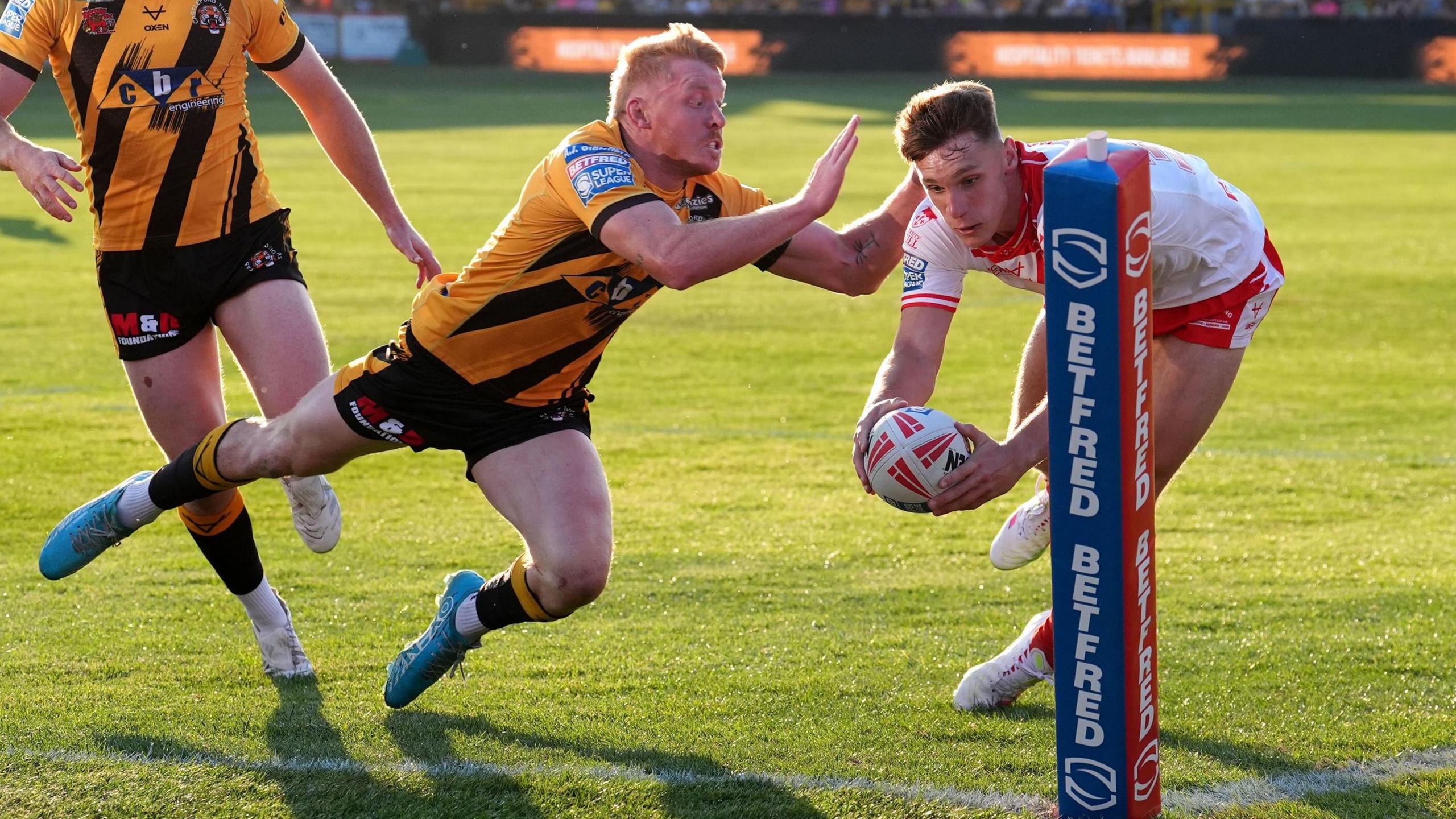 Noah Booth scores Hull KR's second try of the night