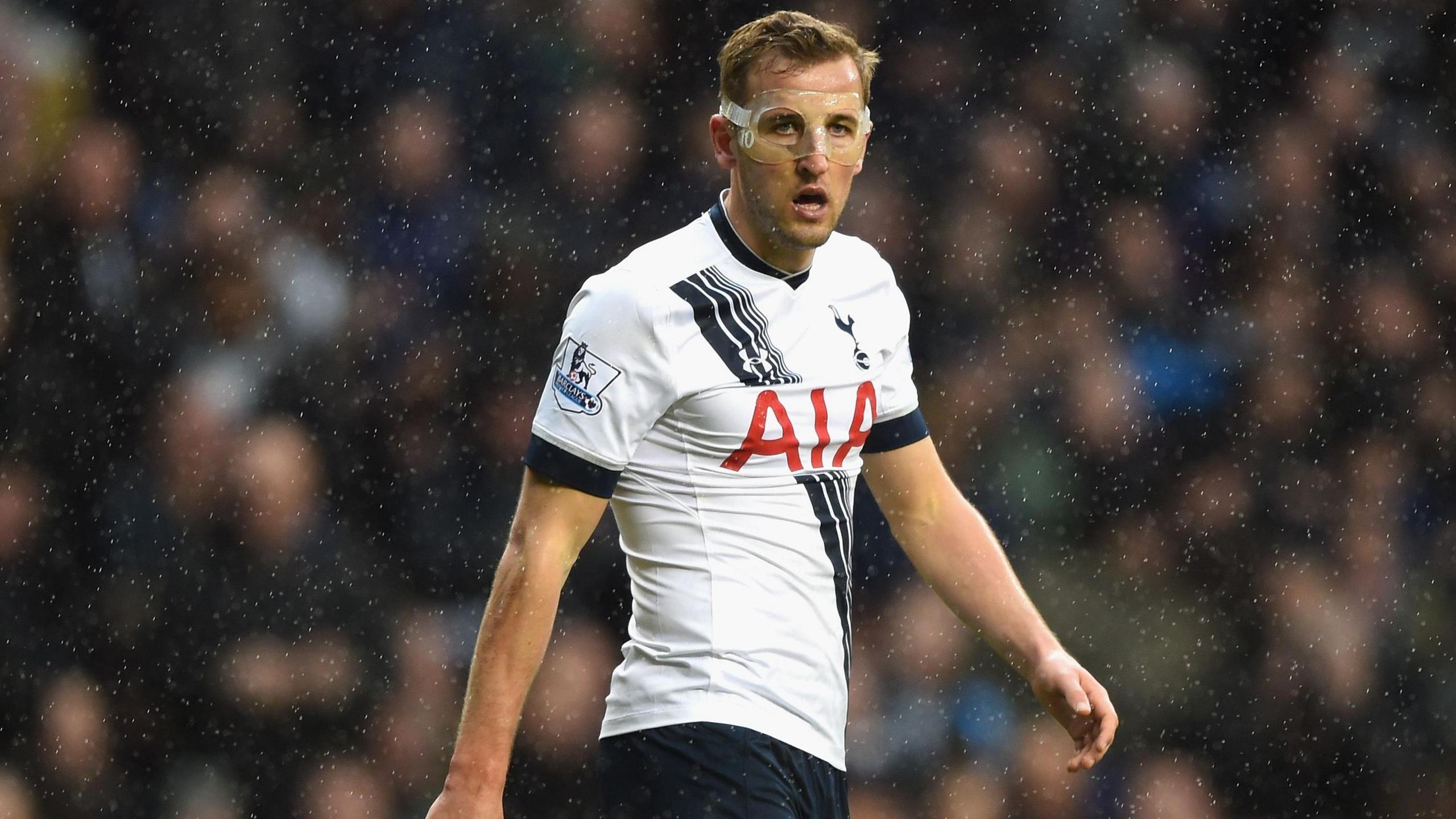 Former Tottenham Hotspur and current Bayern Munich striker Harry Kane broke his nose when playing for Spurs against Crystal Palace in the FA Cup in 2016.