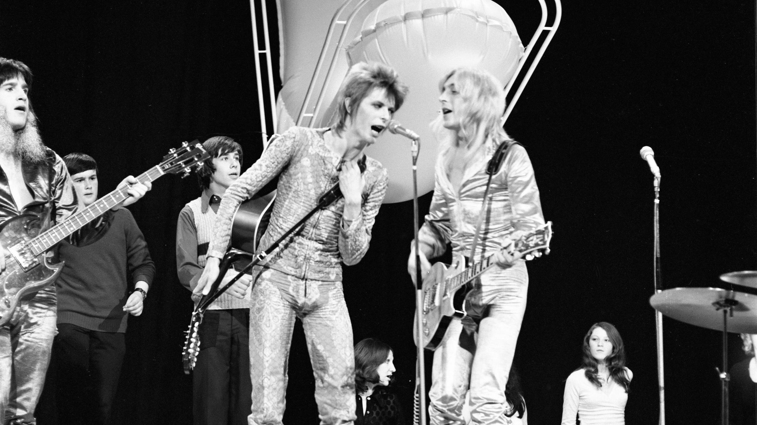 black and white photo of David Bowie and Mick Ronson performing Starman on Top of the Pops in 1972