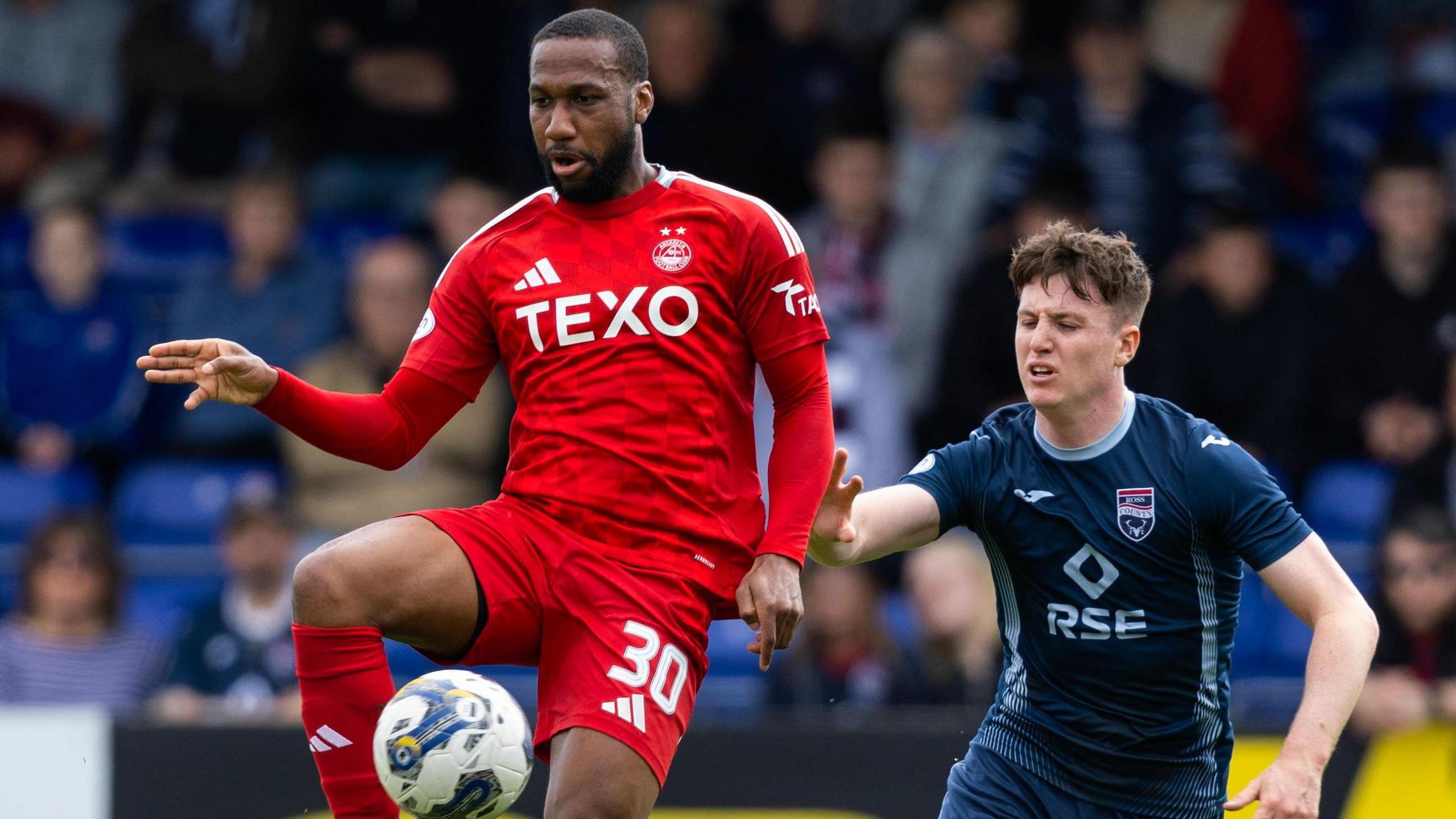 Aberdeen's Junior Hoilett and Ross County's George Harmon