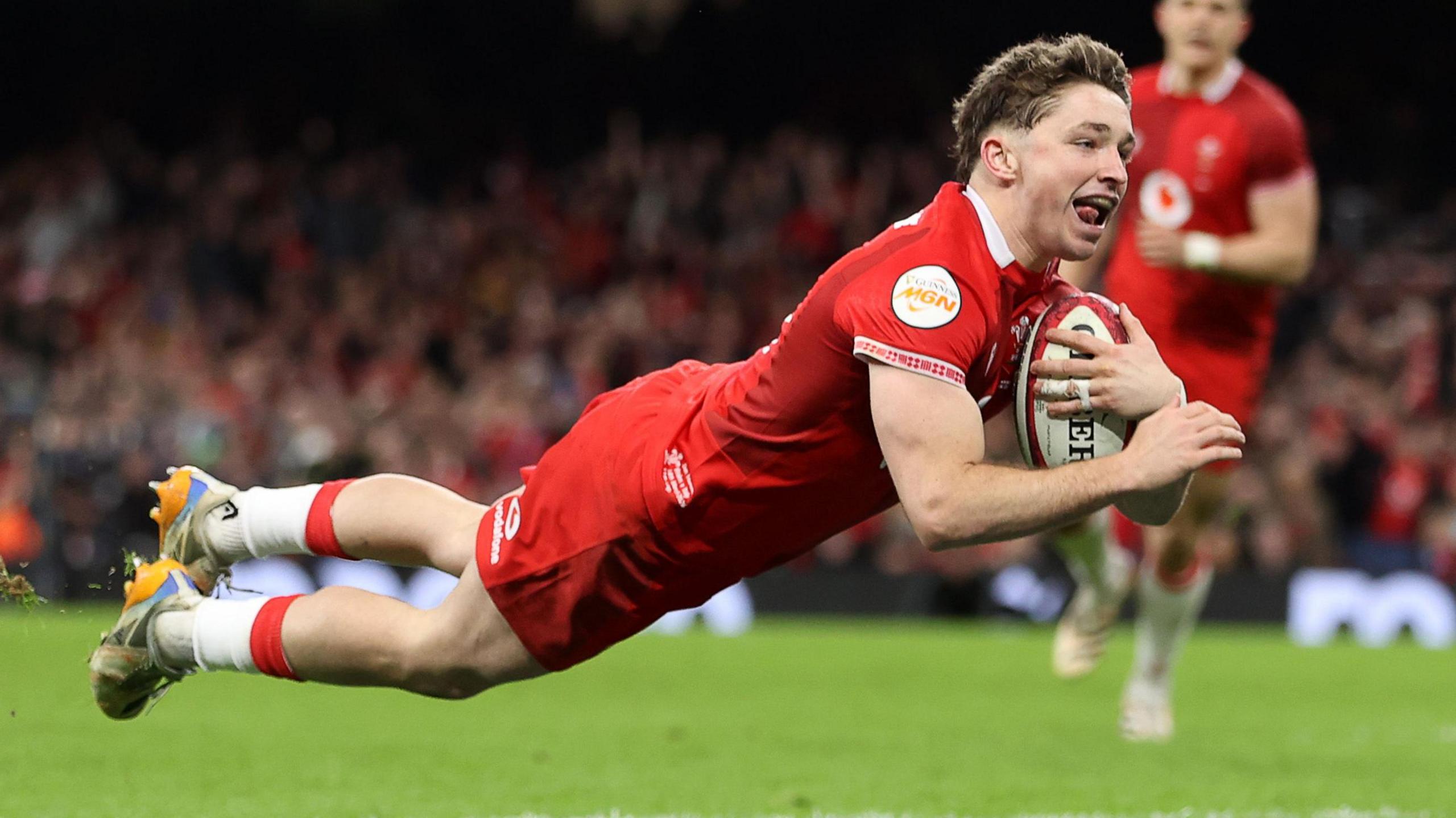 Dan Edwards dives over for a Wales try against Italy