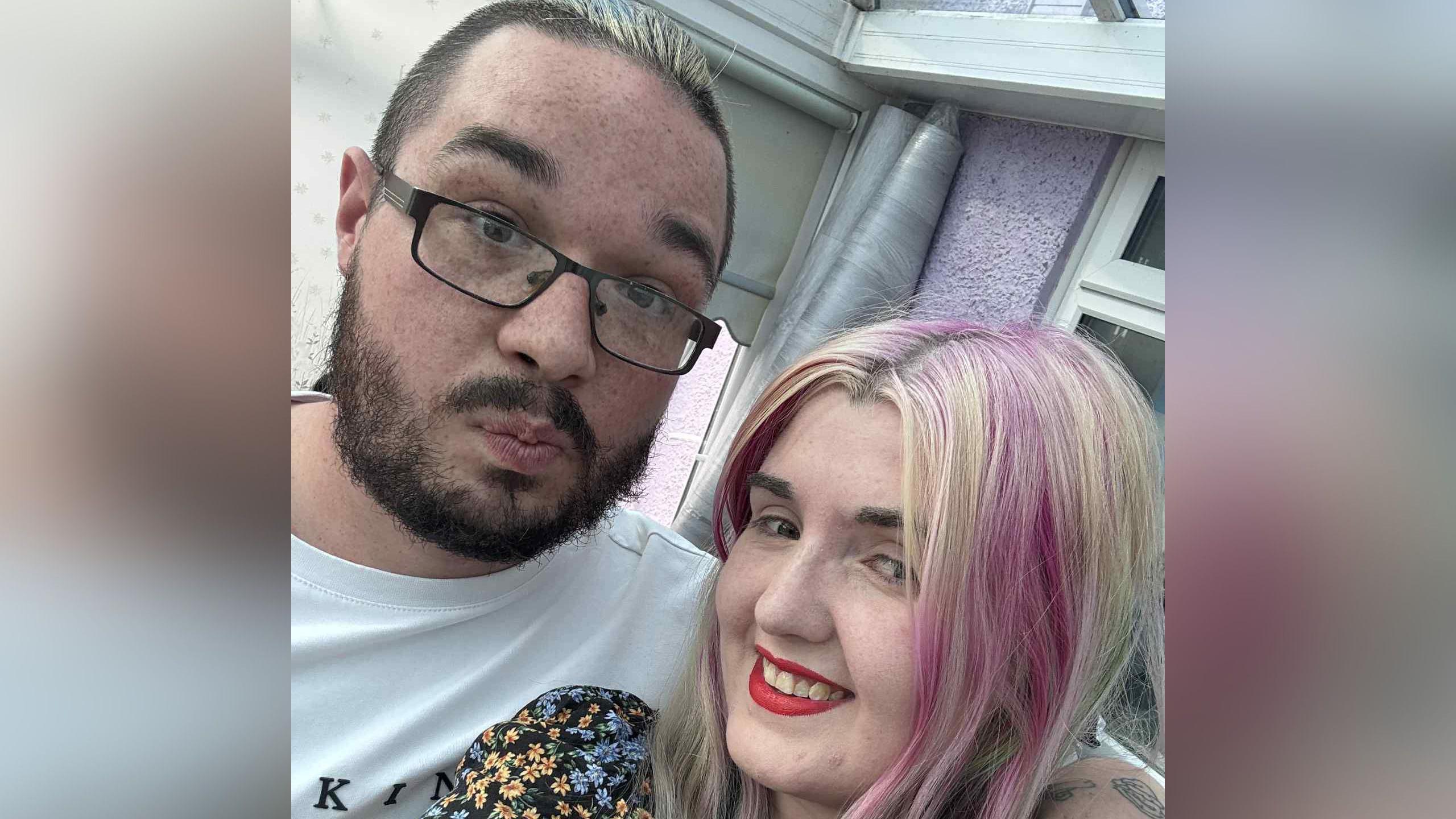 Jordan a Saffron - rhieni Cobain