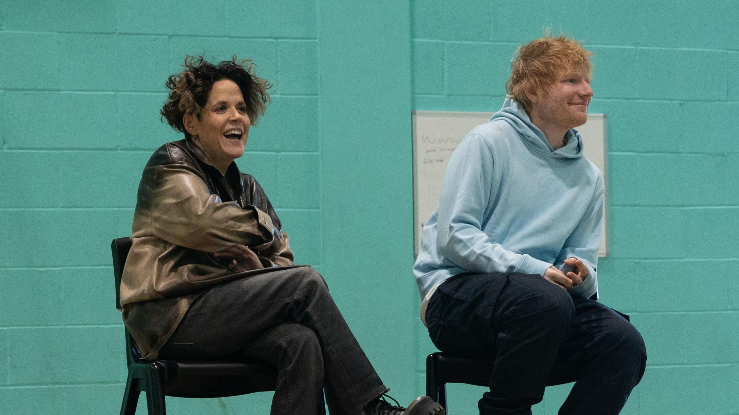 Amy Wadge ac Ed Sheeran yn Ysgol Fitzalan