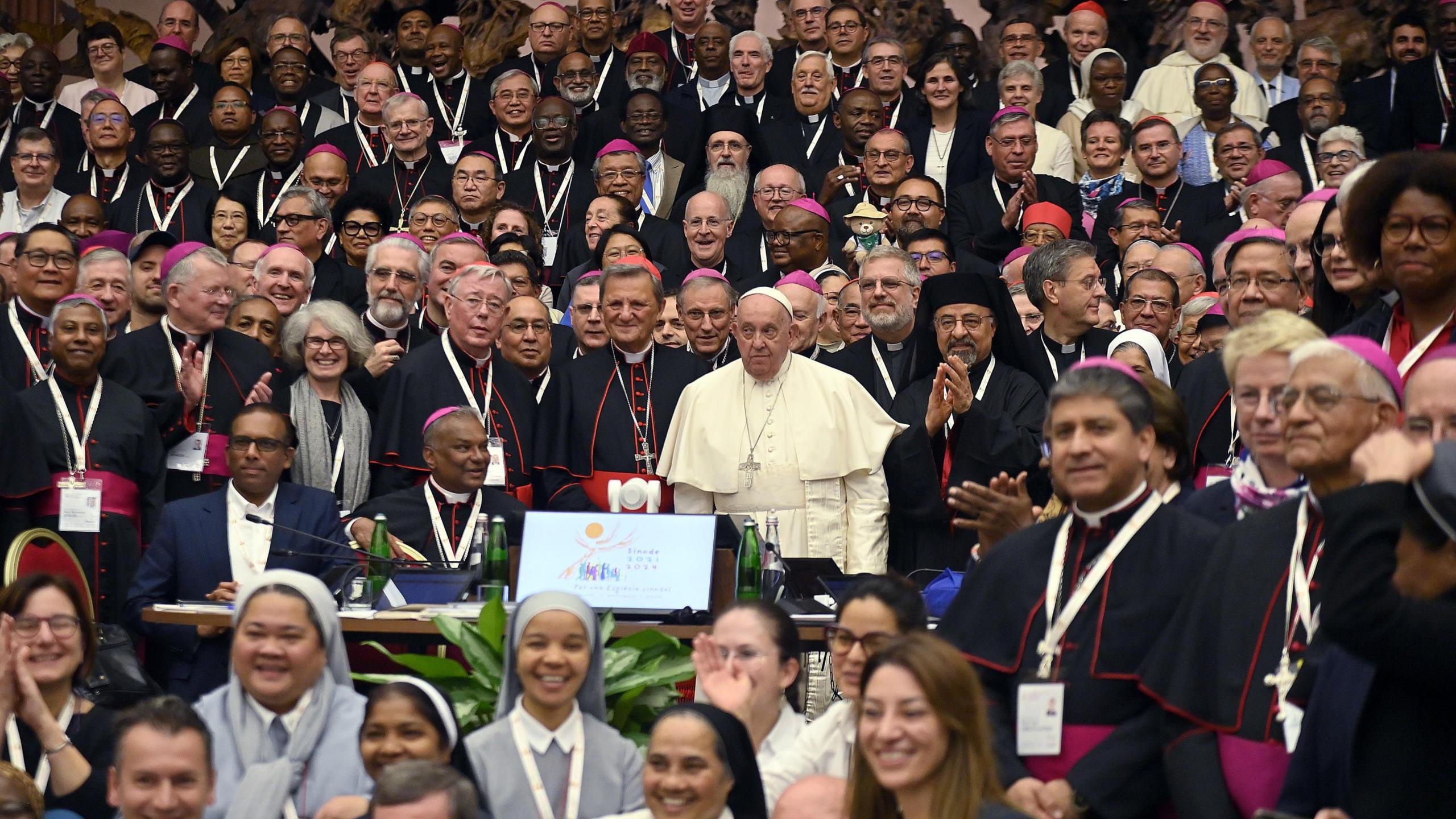 Pope Francis poses for a family photo at the conclusion of the Synod of bishops in the Hall Paul VI, Vatican City, 