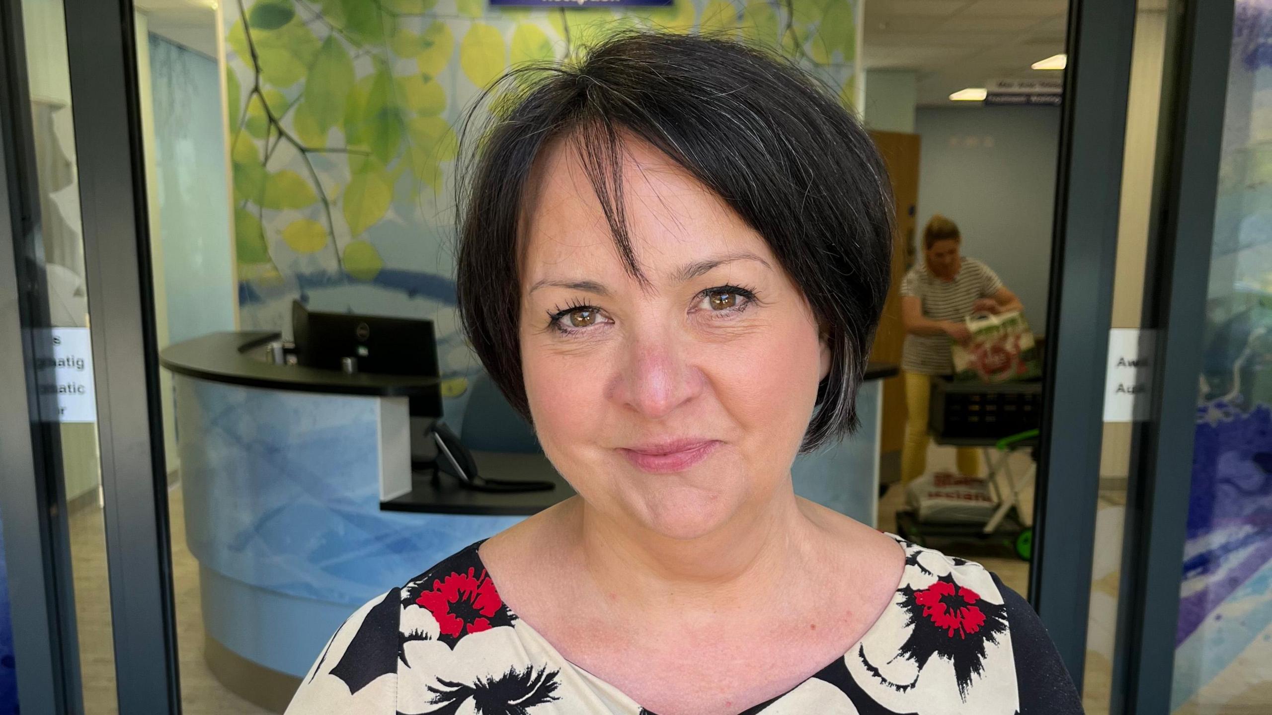 Dr Elin Jones