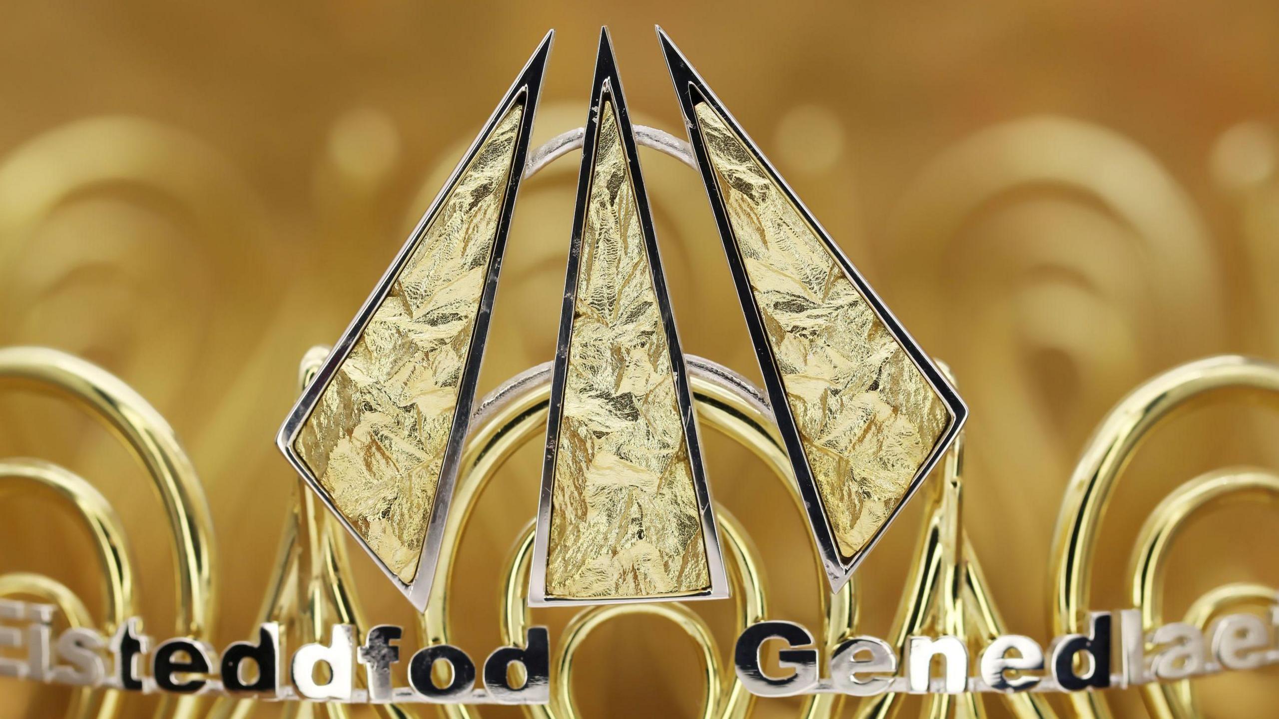 Nod y Cyfrin ar Goron Eisteddfod Wrecsam