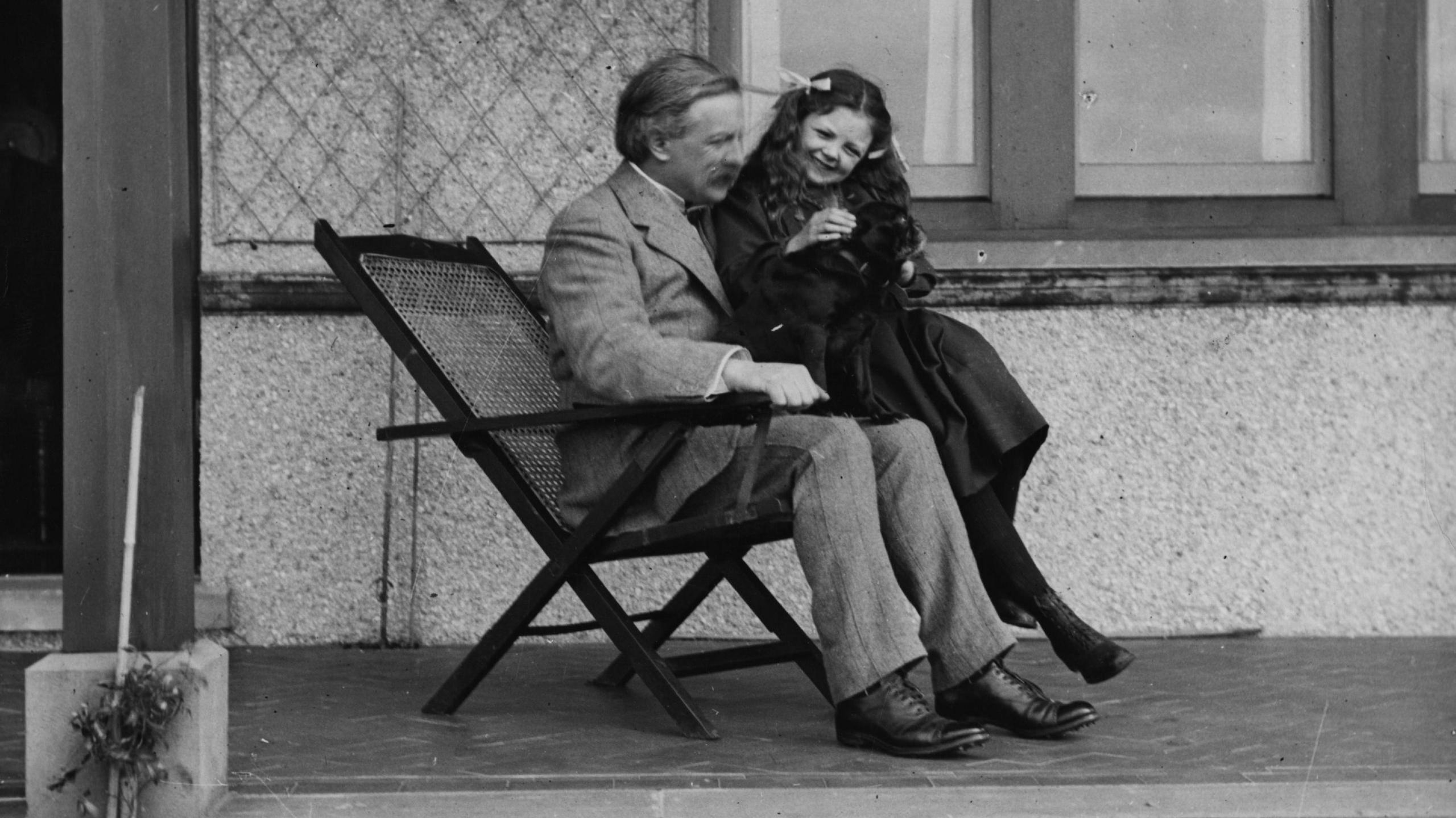Megan yn 1910, gyda'i thad David Lloyd George