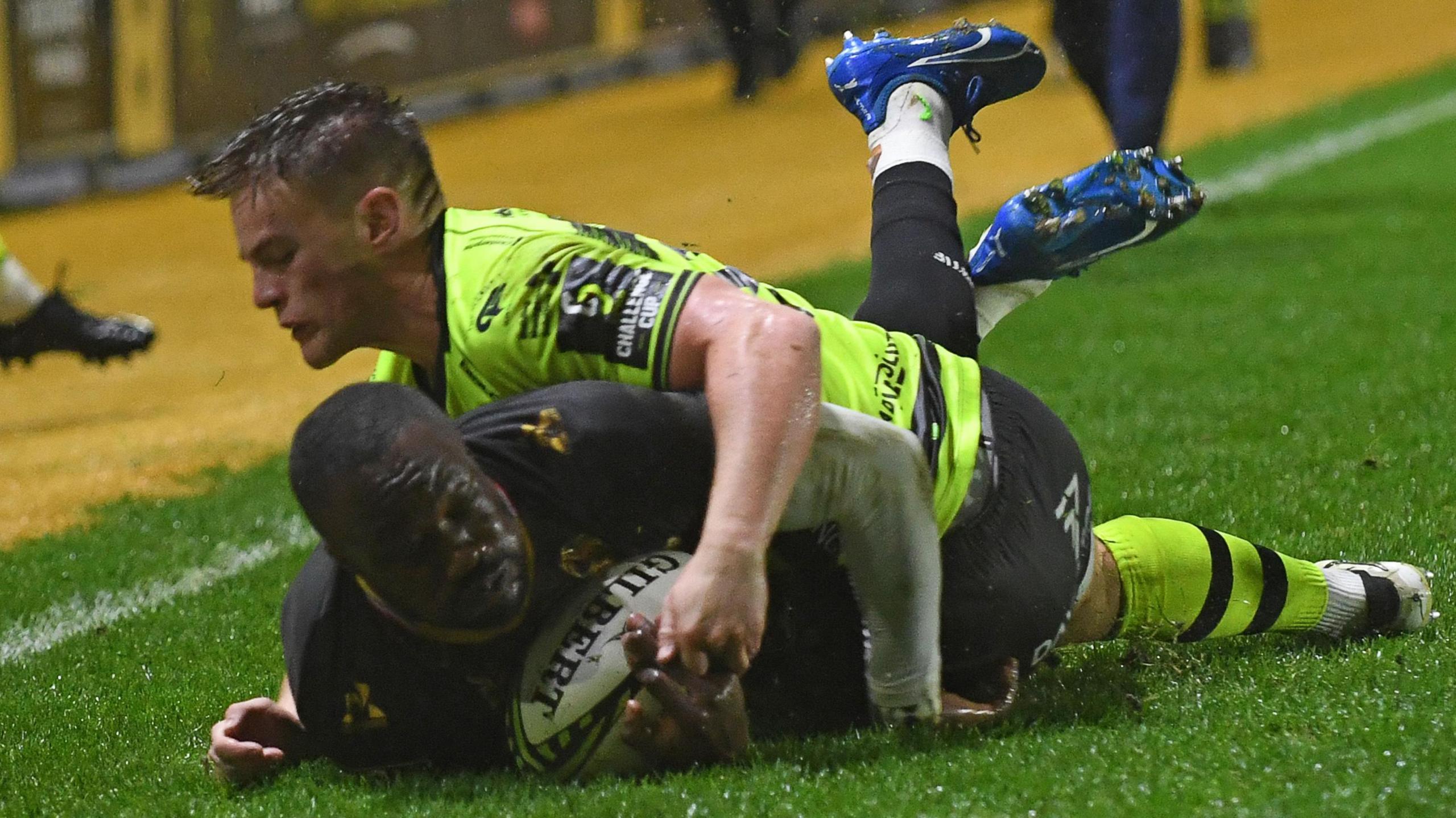 Montpellier wing Madosh Tambwe dives in to score a try against Dragons