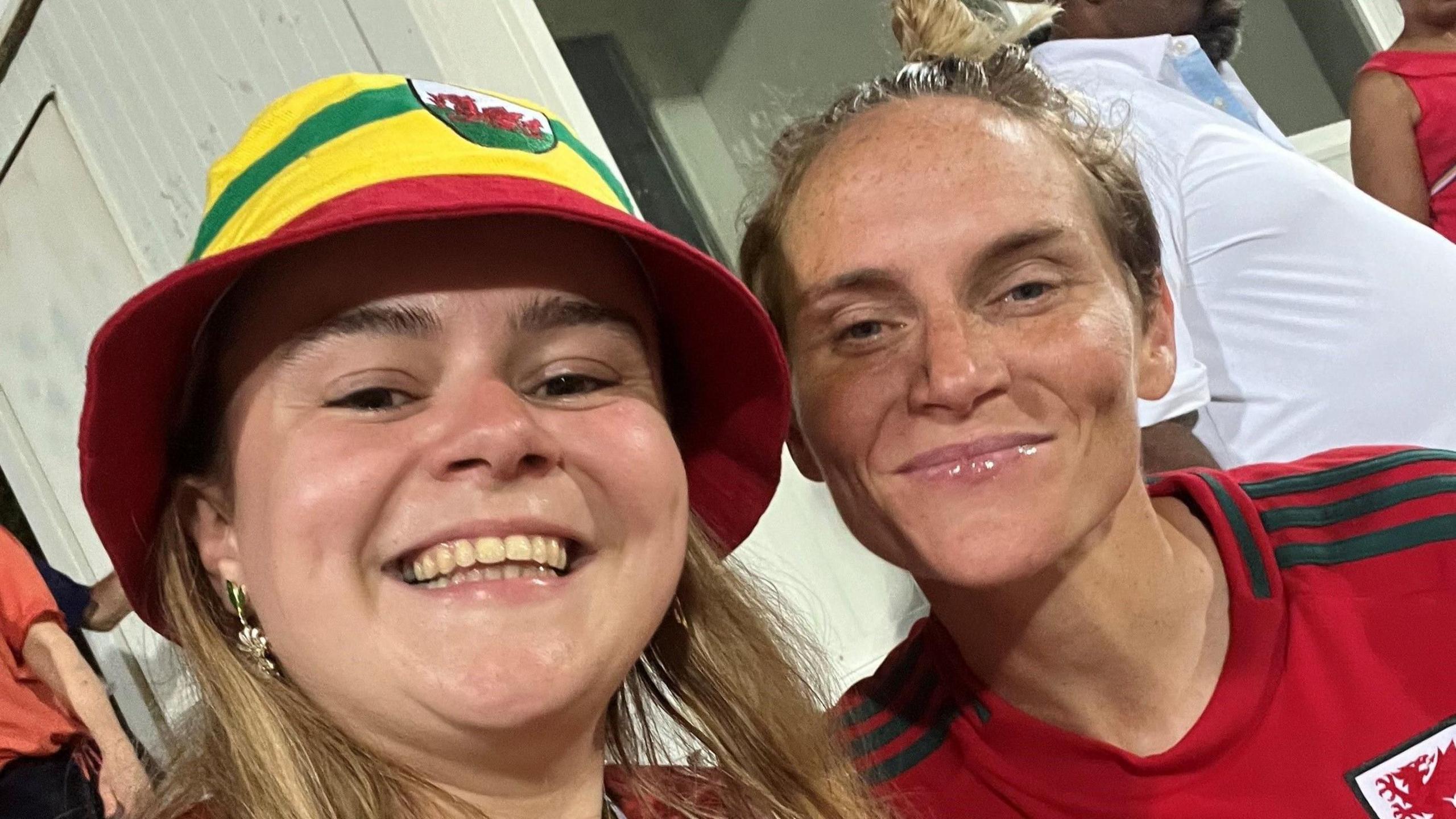 Cerian a Jess Fishlock