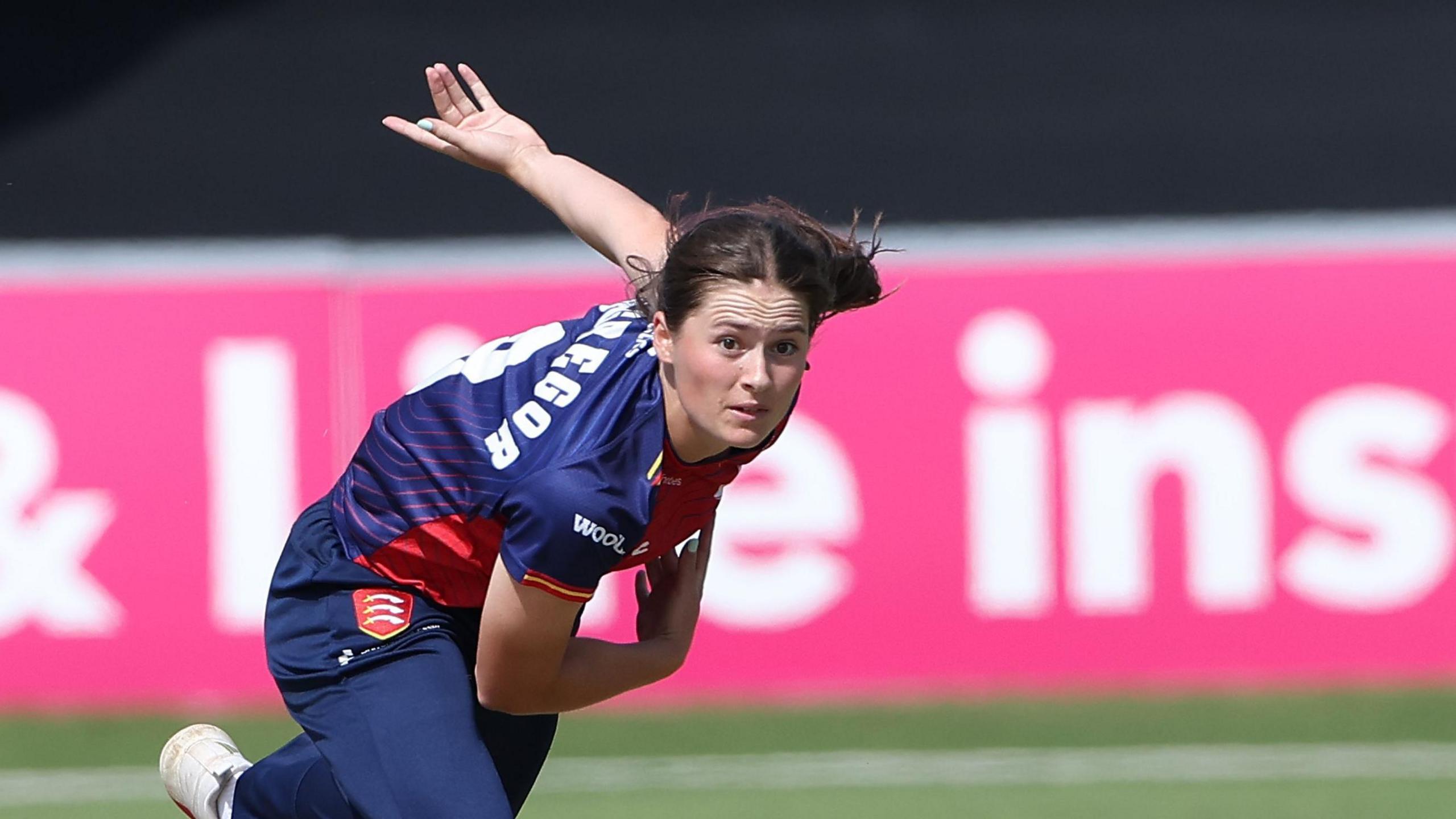 Esmae MacGregor bowling for Essex