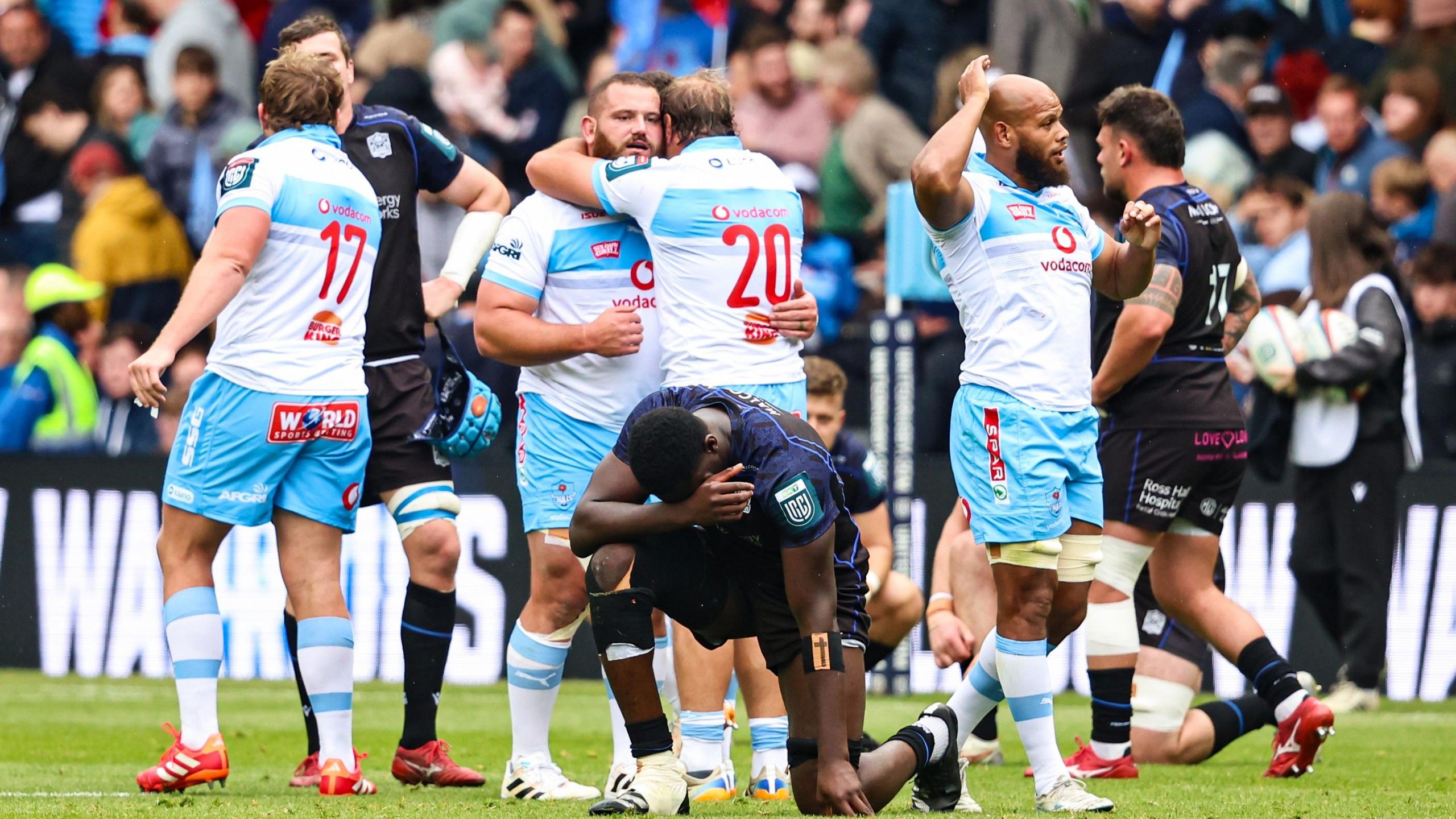 Bulls celebrate after beating Glasgow Warriors
