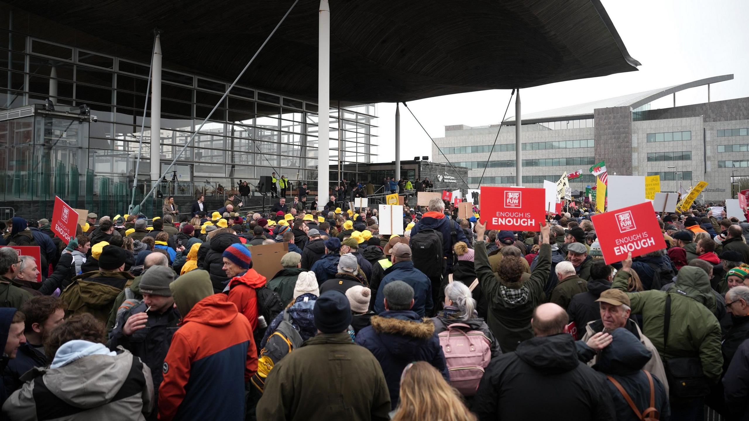 Roedd protestio mawr ar draws Cymru yn 2024, yn rhannol yn erbyn y Cynllun Ffermio Cynaliadwy