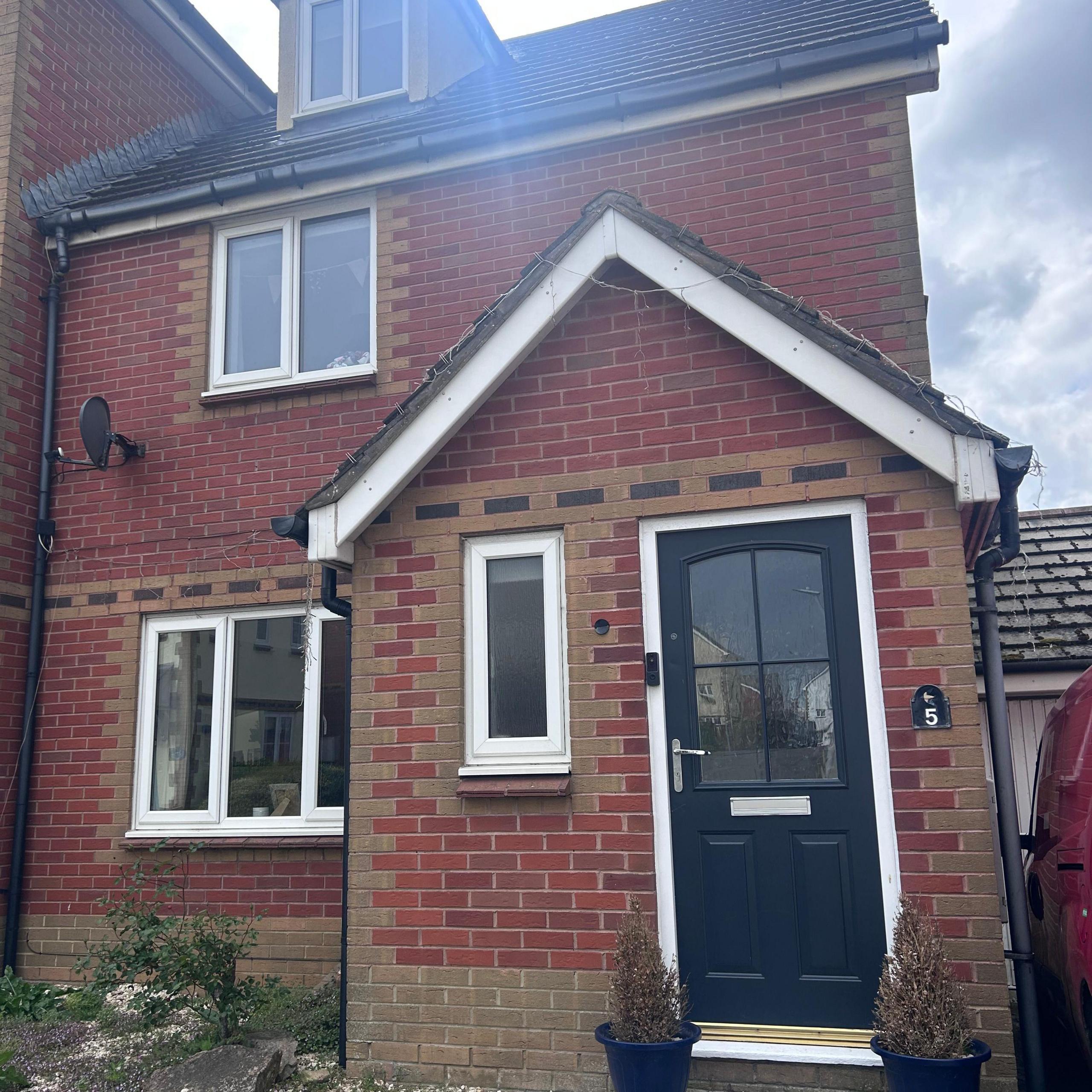 Cartref Gabriella a Kurtiss Smith yn Y Barri