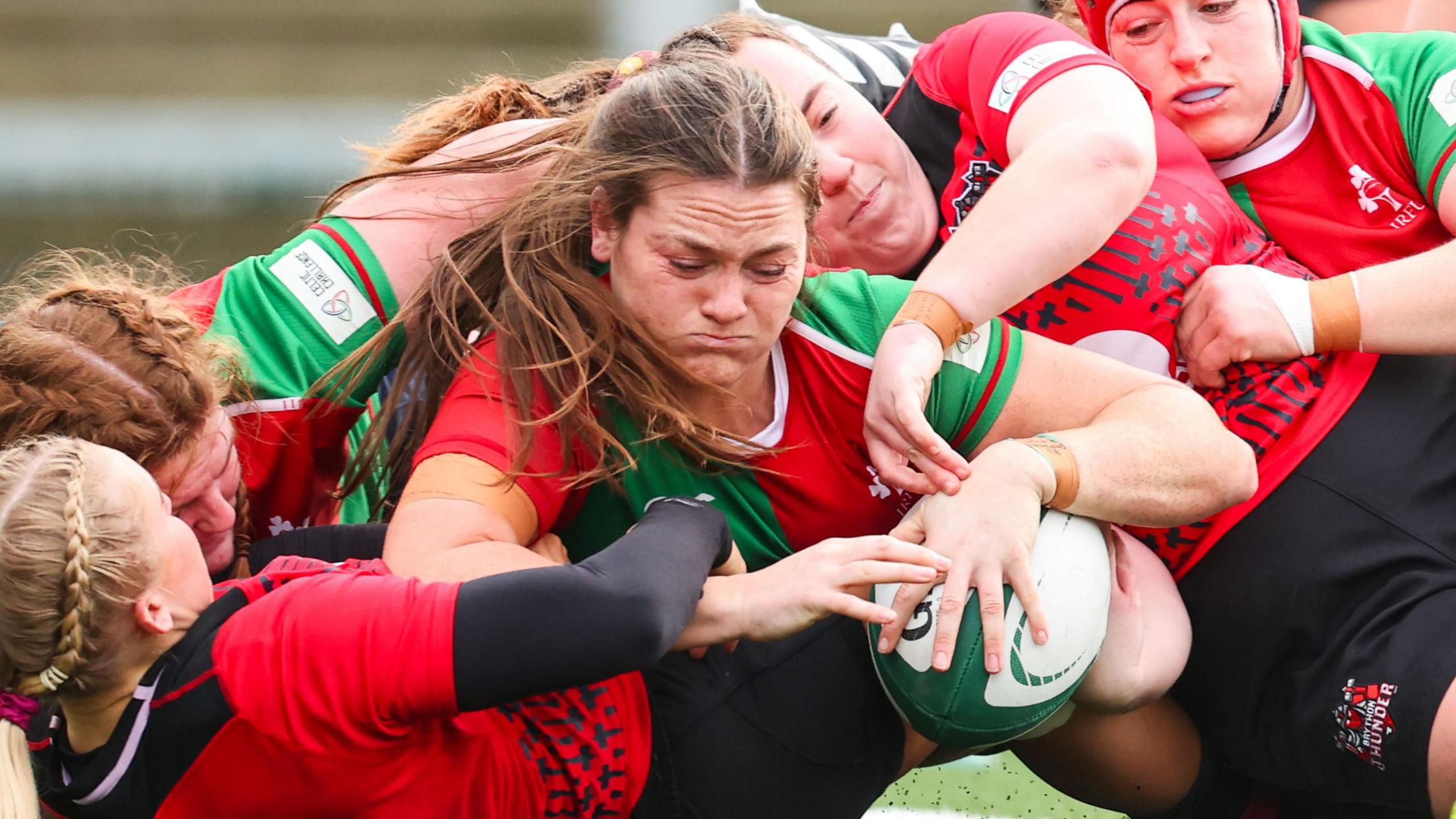 Jane Clohessy barges over for a try